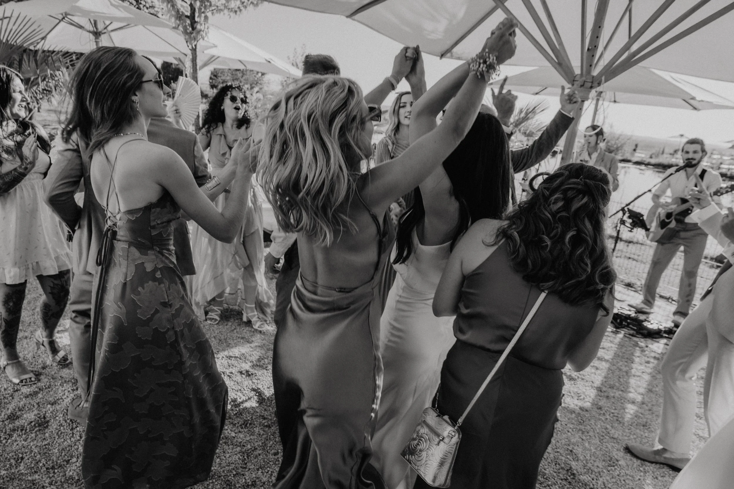 Karlingberger Gut Hochzeit Oberösterreich Brautpaar Liebe Braut Bräutigam Location Floristik Champagner Tower Agape