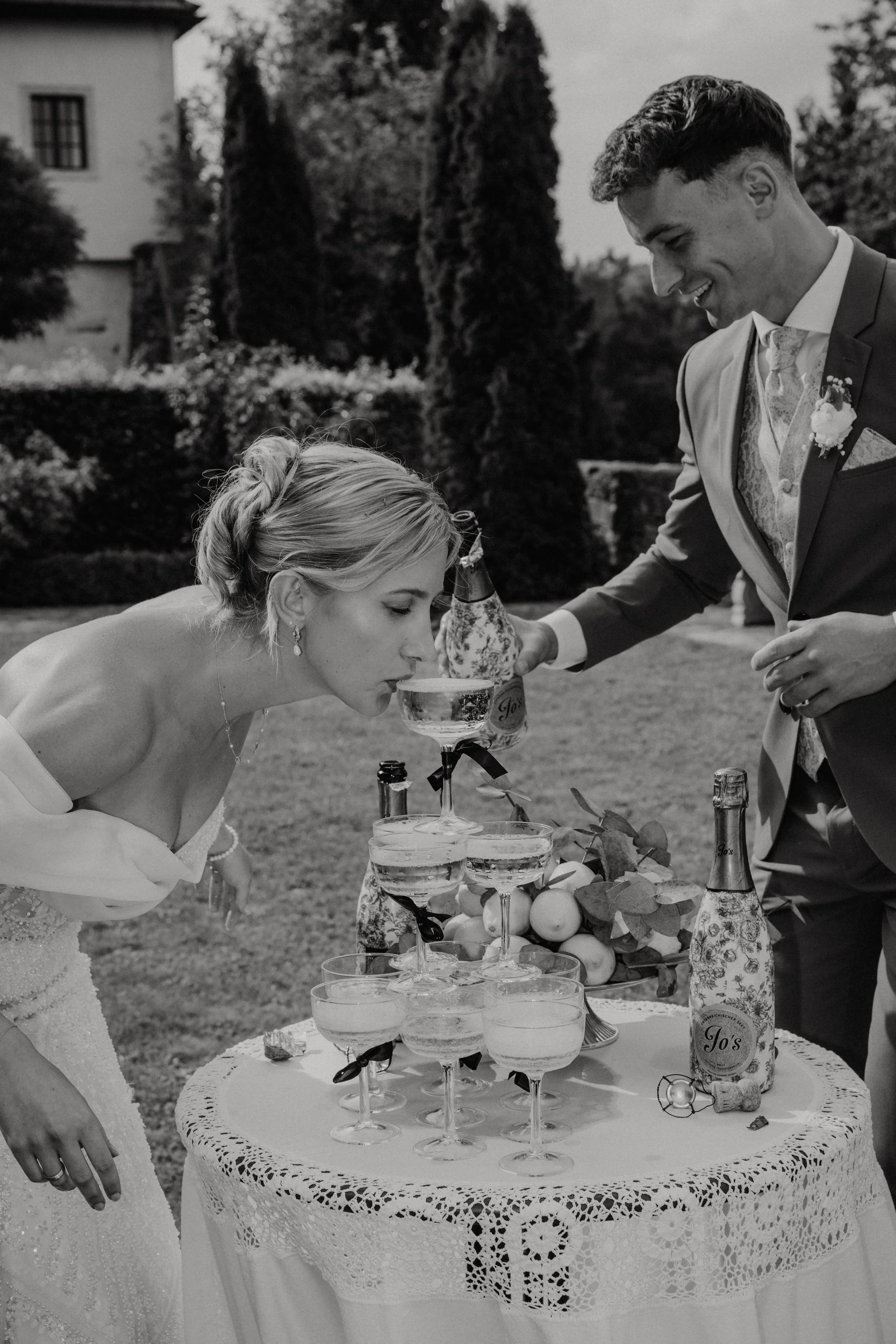 Schloss Altenhof Hochzeit Wedding Location Italy Wedding Cake Hochzeitstorte Champagner Tower Style