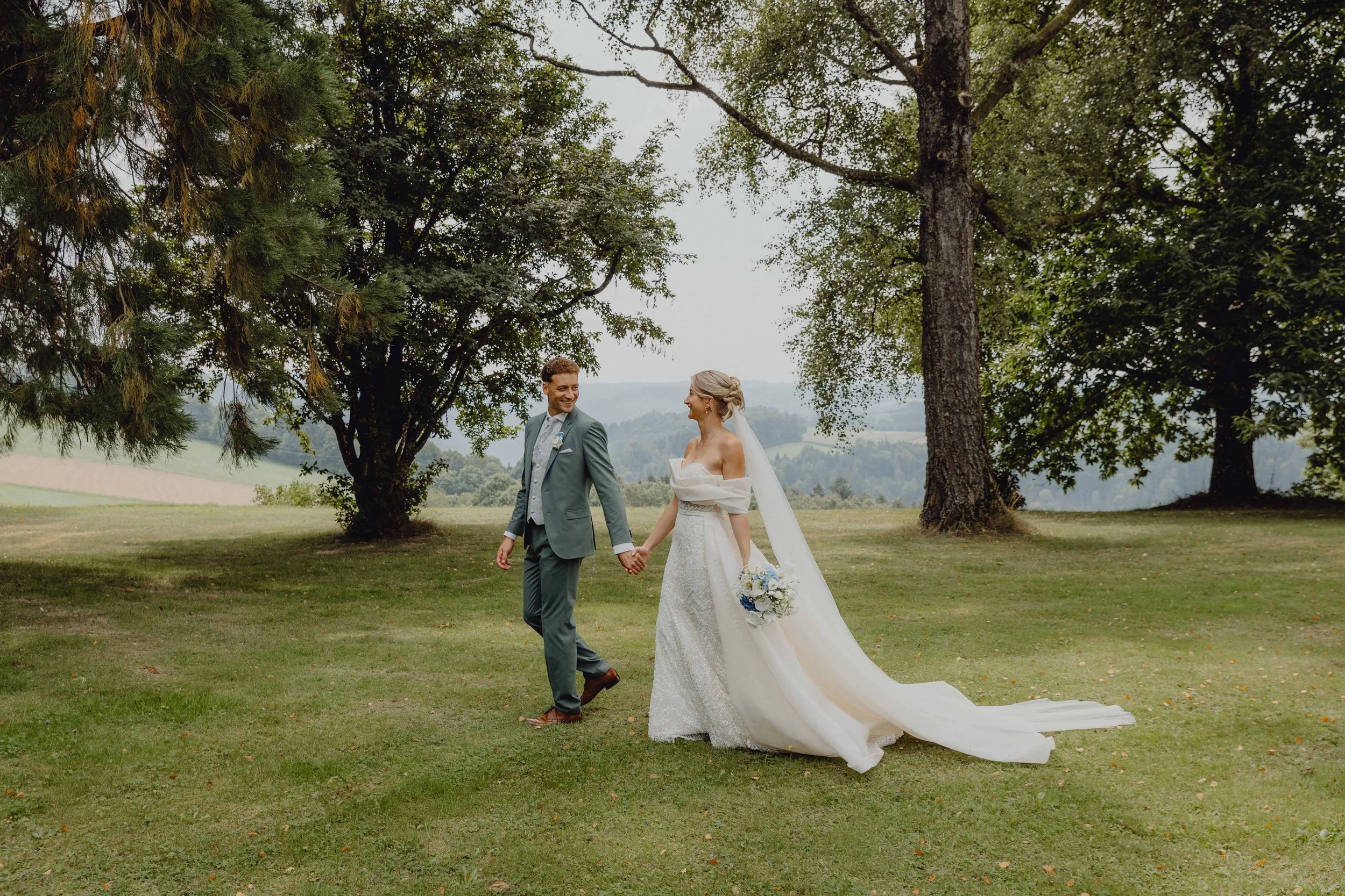 Oberösterreich Hochzeit Schloss Altenhof Brätigam Braut Brautpaar Brautpaarshooting