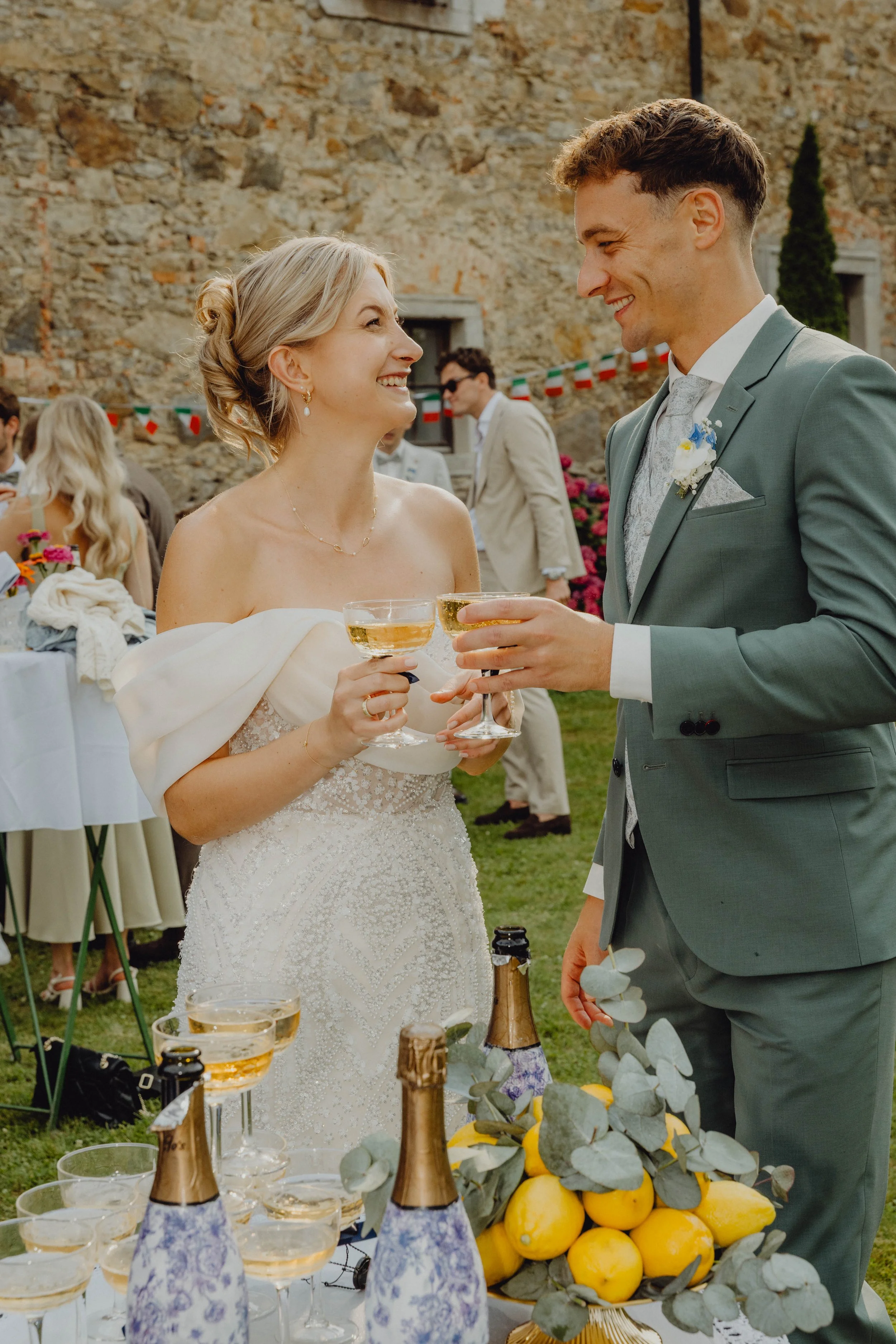 Schloss Altenhof Hochzeit Wedding Location Italy Wedding Cake Hochzeitstorte Champagner Tower Style