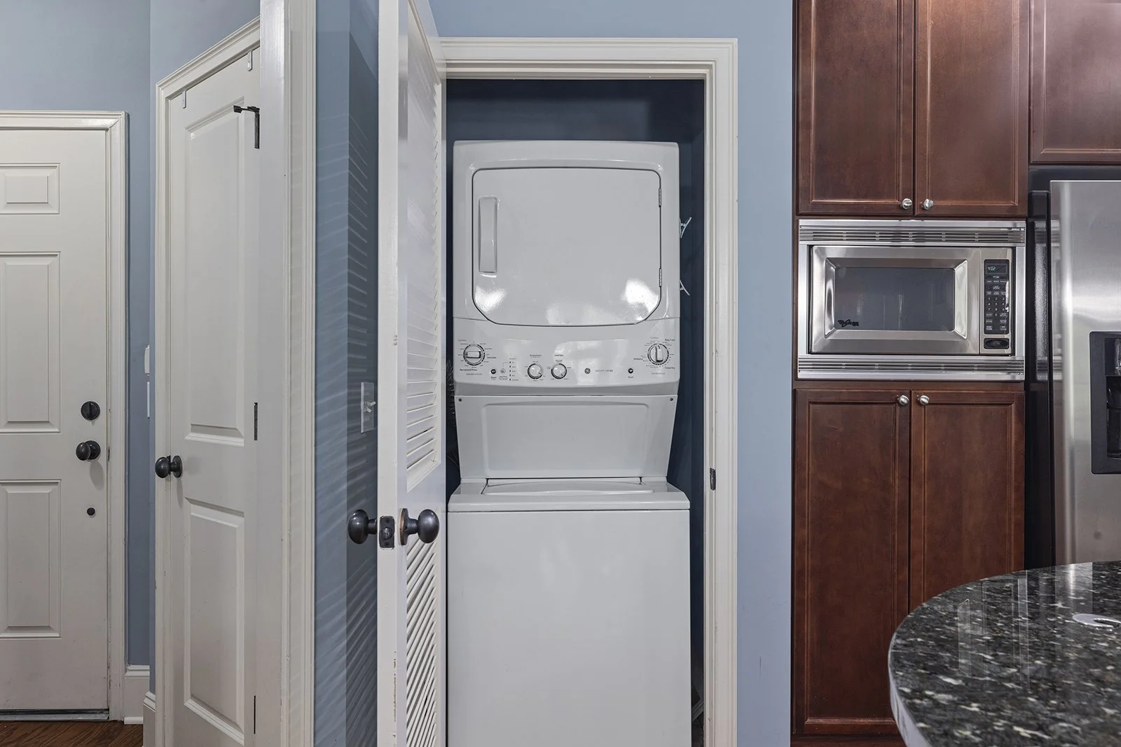 825HighlandLnNE#1216-1823-WEB-008.jpg