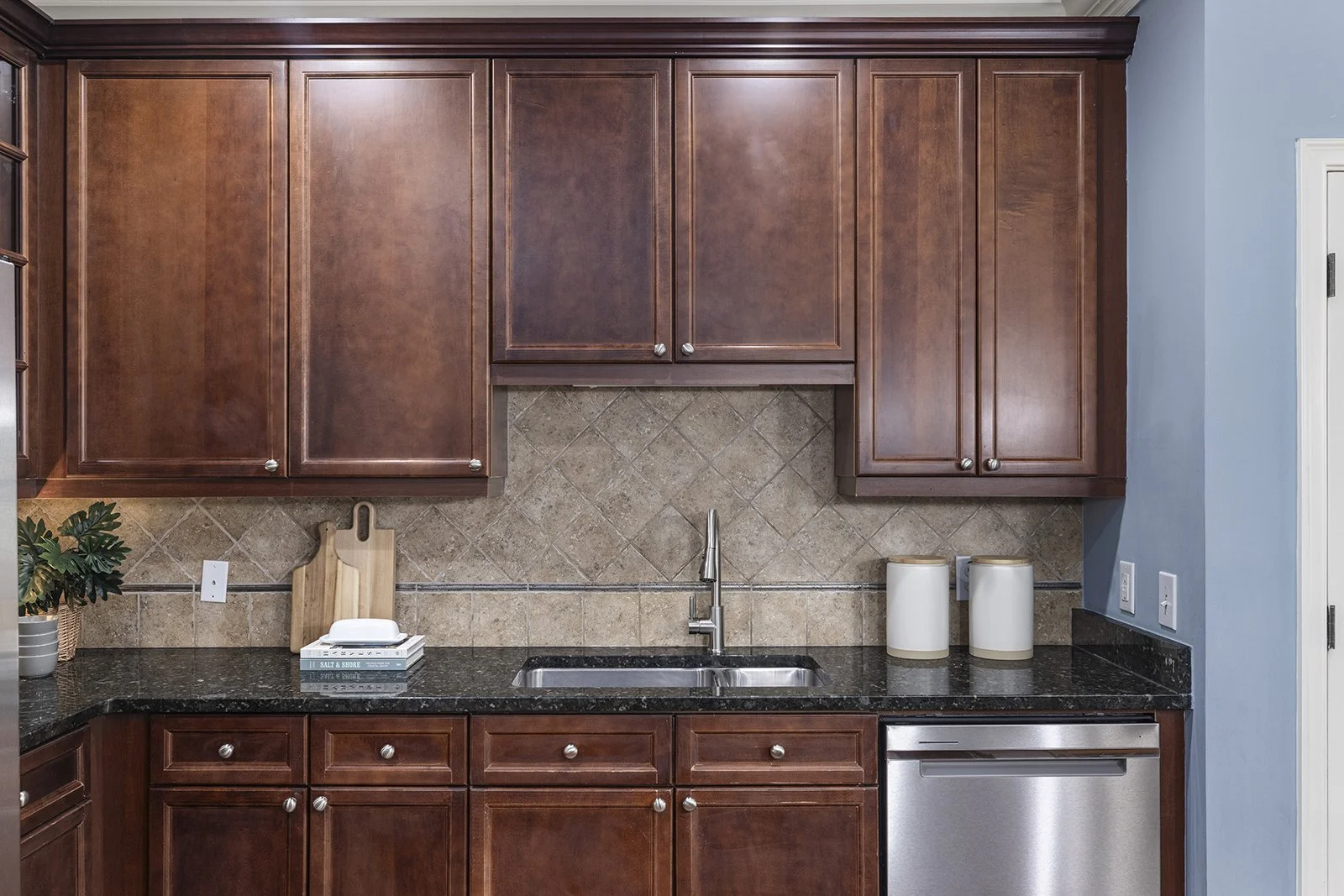 825HighlandLnNE#1216-1823-WEB-010.jpg