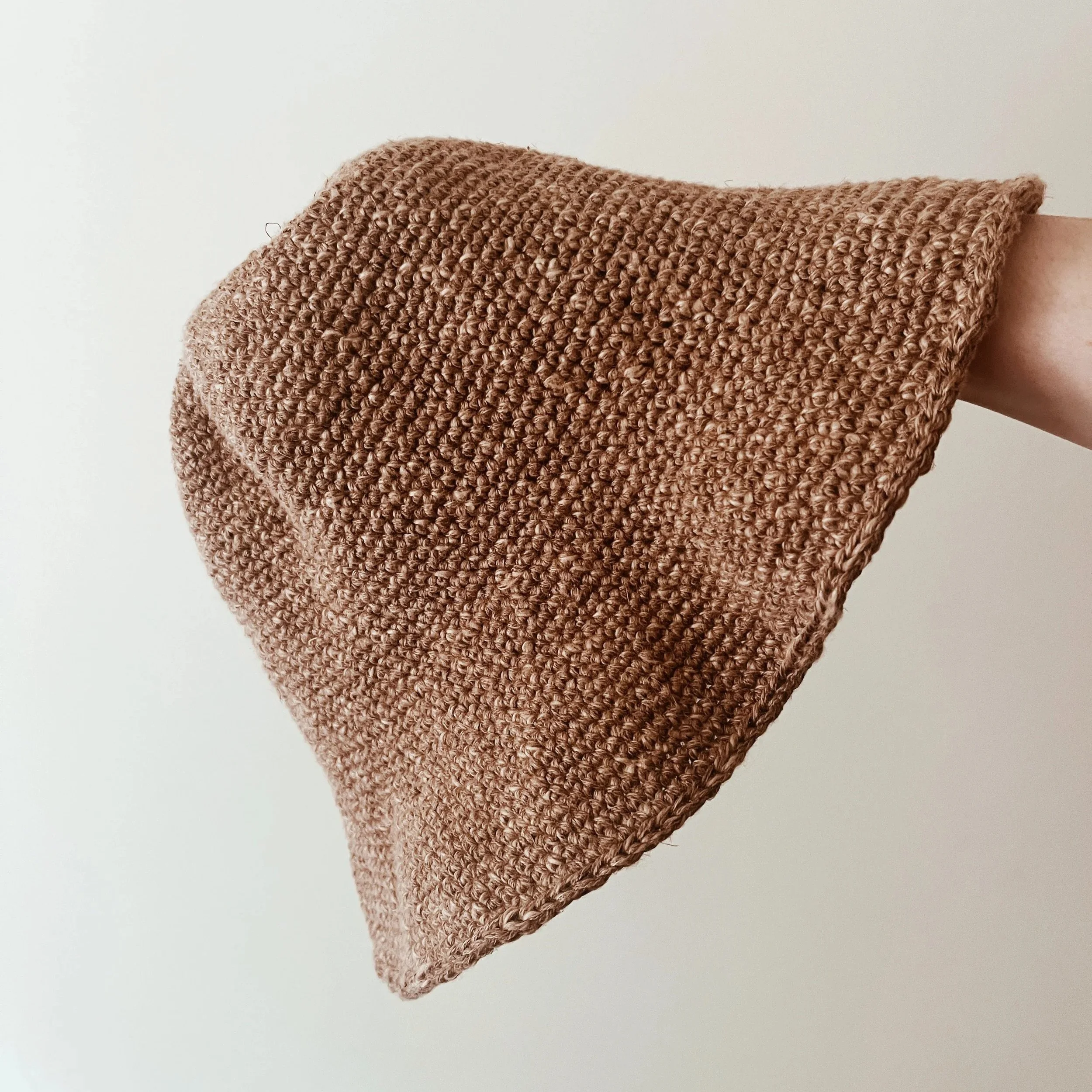 Crochet hat Finn - Walnut Linen
