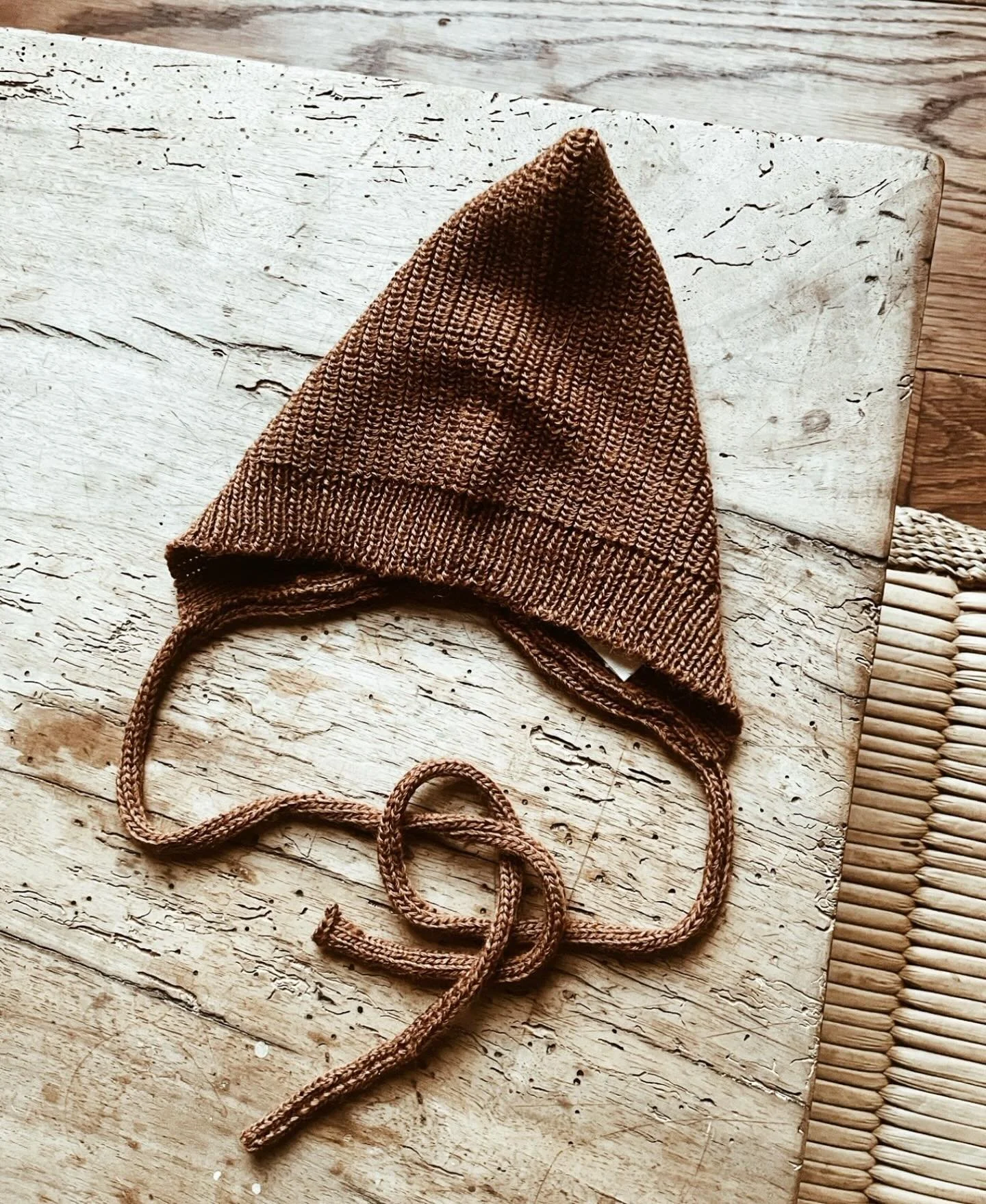 Time to stock up on some winter headwear! 🍁 I’ve added a gorgeous new shade to the colour options of pixie hat Otis: a lovely deep brown - 100% deadstock merino wool, 100% handmade in Belgium.
Available in more sizes or colours on demand - jus