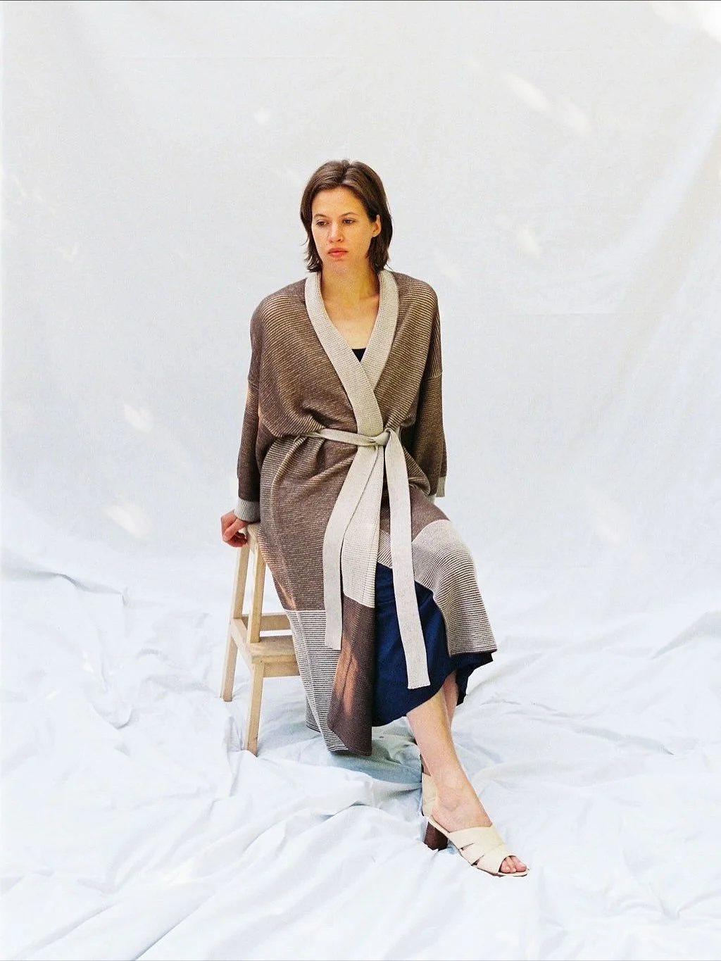 Sending you positive Monday vibes 🫶 lots of you are probably starting fall break here in Belgium 🍁 the perfect occasion to cosy up in a soft merino wool kimono - or to start thinking of those Christmas presents ✨? There are still some kimonos avail