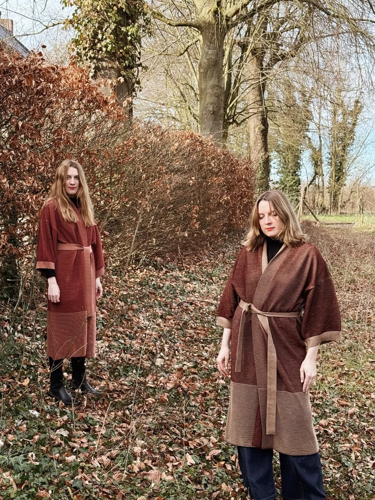 Autumn hues on this November monday 🍂 knitted kimonos give that little extra layer of warmth and cosiness we all need when the days get shorter. Layer them over all your favourite fall outfits 🍁

#twinning #fw25 #knittedkimono #kimono #luxurykimono