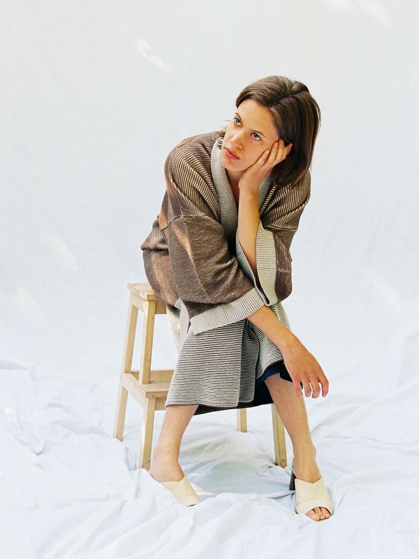 Het is weer gezelligheidstijd 🎄⭐️ Ik kom langzaam in de stemming ✨ en psssssssst ik heb nog een paar warme merinowol op voorraad die geweldige cadeautjes zijn voor onder de boom 🎁

Foto van Billie door de getalenteerde @maisonmoucha 🫶

merinowol