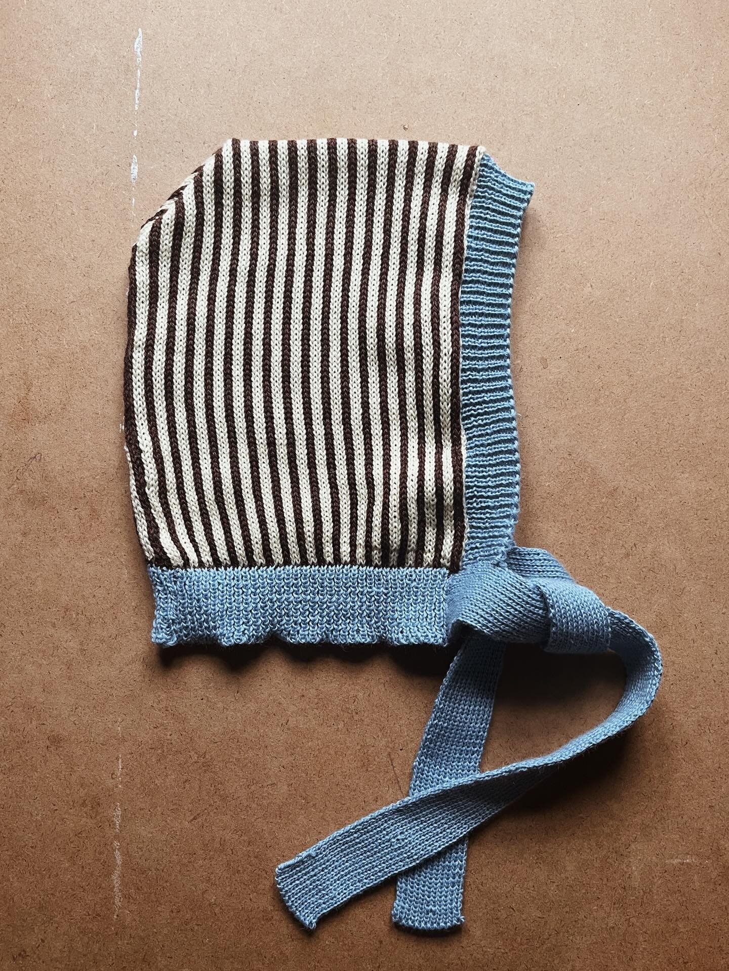 Dit jaar kwam de kerstperiode overweldigend snel, en ik realiseer me dat de kerstmarkt bij @green_fabric_bxl al volgende week is! ✨Ik maak een kleine serie nieuwe stukken die exclusief daar verkrijgbaar zullen zijn, samen met mijn kimono's en s