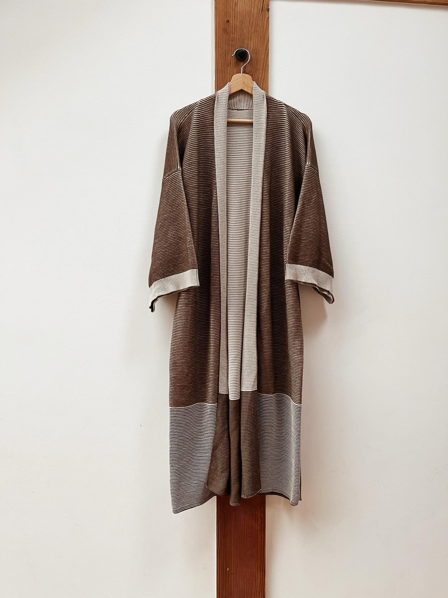 This year, treat your loved ones to pure tactile luxury ✨ In my knits, the luxury lies in the softness of the materials, the details of the textures and the long hours and devoted craftsmanship it took to make each and every piece 🤚 The Ready-to-Shi