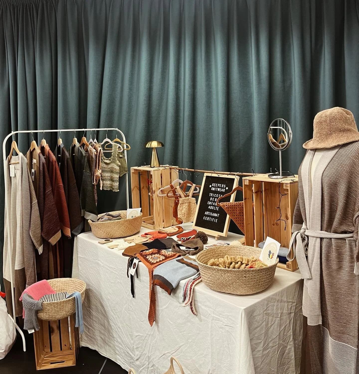 What a weekend! ✨one well spent, at the @green_fabric_bxl Christmas market in Brussels 🎄Thanks to all of you who passed at my stand, for your purchases and kind words 🥰I always forget how fun it is to meet and connect with customers directly 🥰 thi