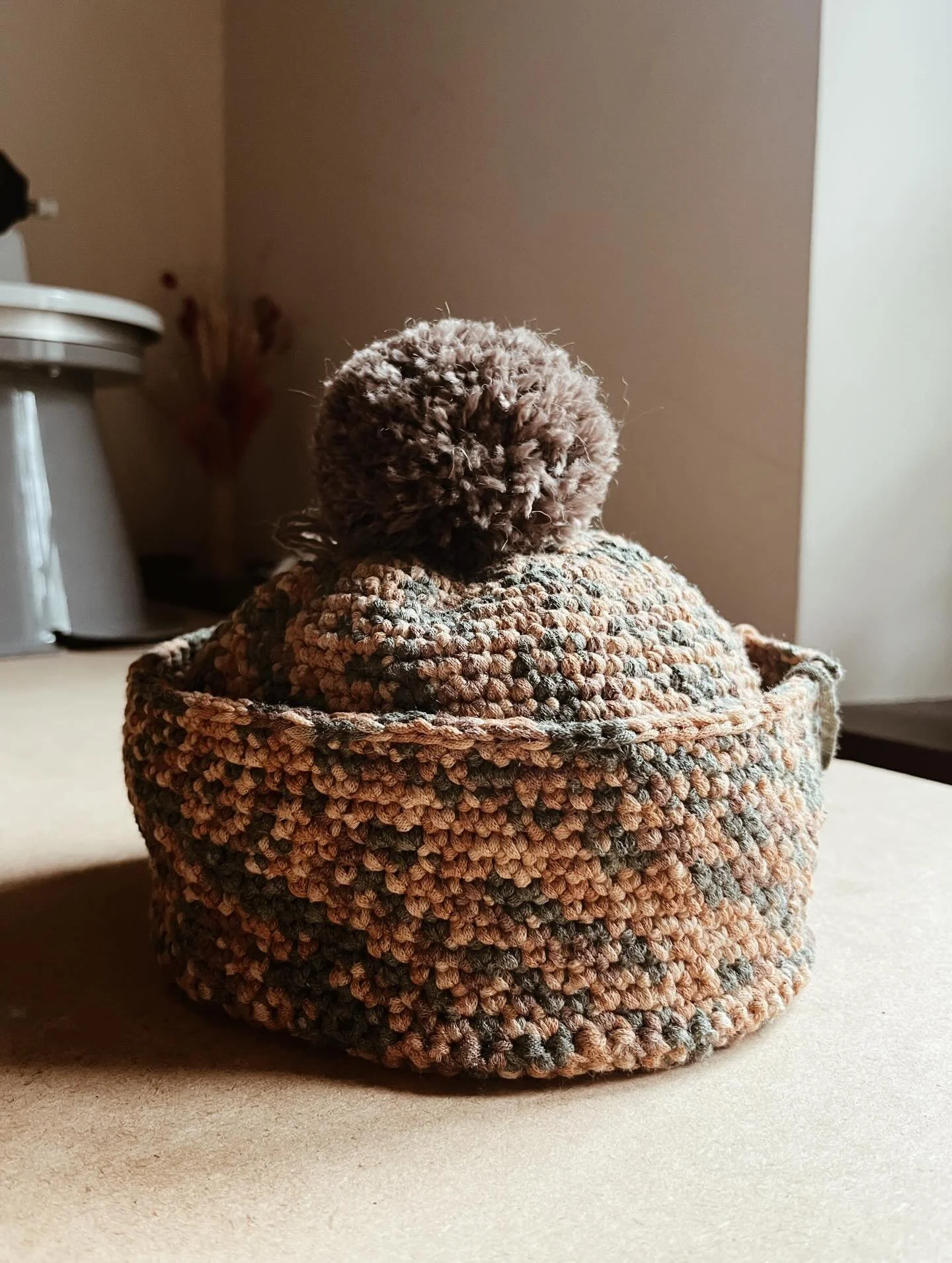 Mijn kleine kerstvakantieproject: een gehaakte matrozenmuts ⚓️ Ik twijfel nog steeds of ik de pompon eraan moet toevoegen.