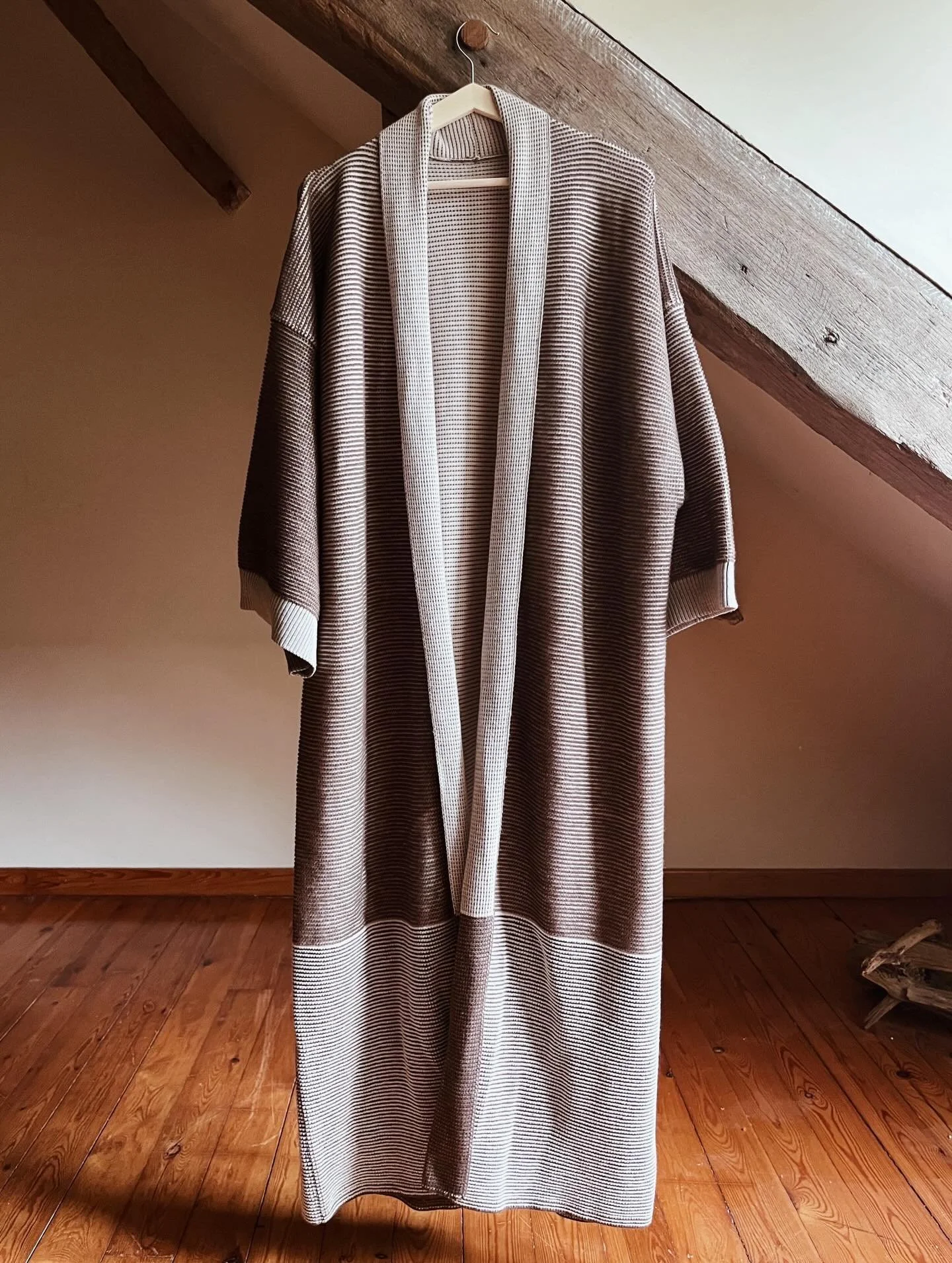 Is it me or is this winter taking foreeeever? ❄️ seems like we&rsquo;re all in need for some light and warmth these days - and one way to keep you warm during these last winter months is by wrapping yourself in knitted luxury, like this supersoft kni