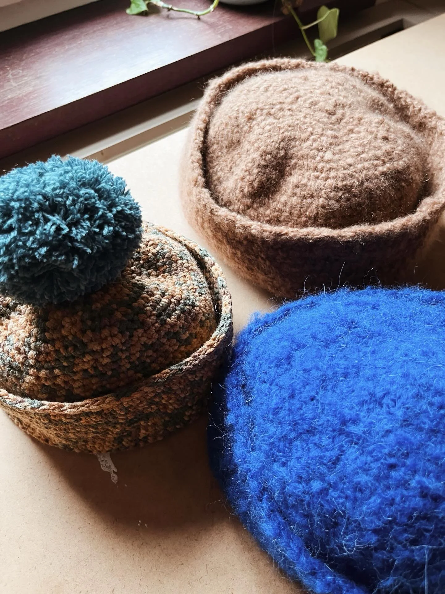 Sailor hats ⚓️ have been my latest crochet obsession, and I&rsquo;m planning on making loads of them, for kids and adults 🙌 expect a first drop by the end of this month 👀 

#crochetsailorhat #sailorhat #crochetersofinstagram #crochetlover #belgiank