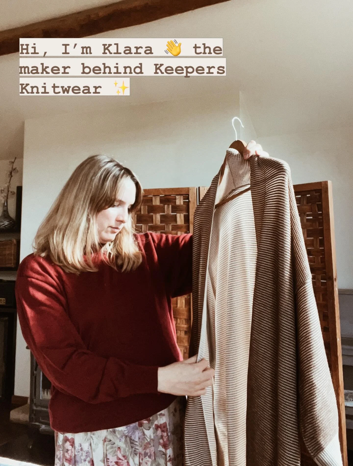 Thought it was time for a proper introduction 👋 thank you for following along and being here &hearts;️ swipe to get to know me. 

#meetthemaker #knitweardesigner #behindthebrand #handmadeinbelgium #machineknitter