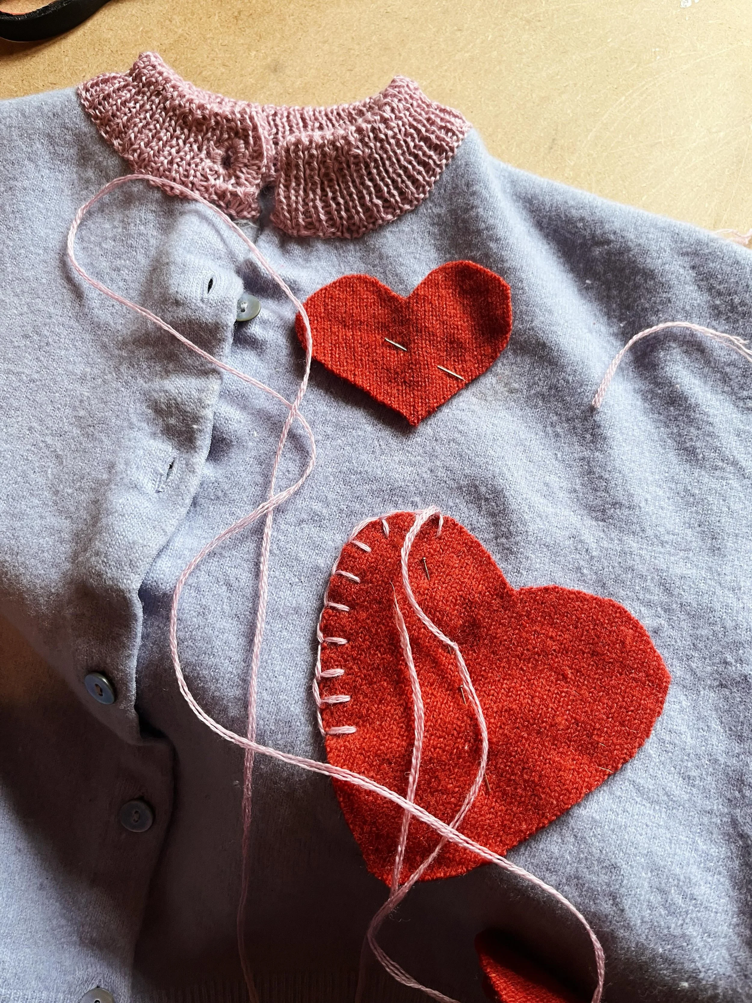 This weekend&rsquo;s upcycling project 🪡: turned an old cardigan + wool leftovers of a previous upcycling project into a cardigan for my daughter ❤️ sooo fun - will share more soon ✨

#upcycling #diykidsclothes #diyupcycling #upcycledknitwear #upcyc