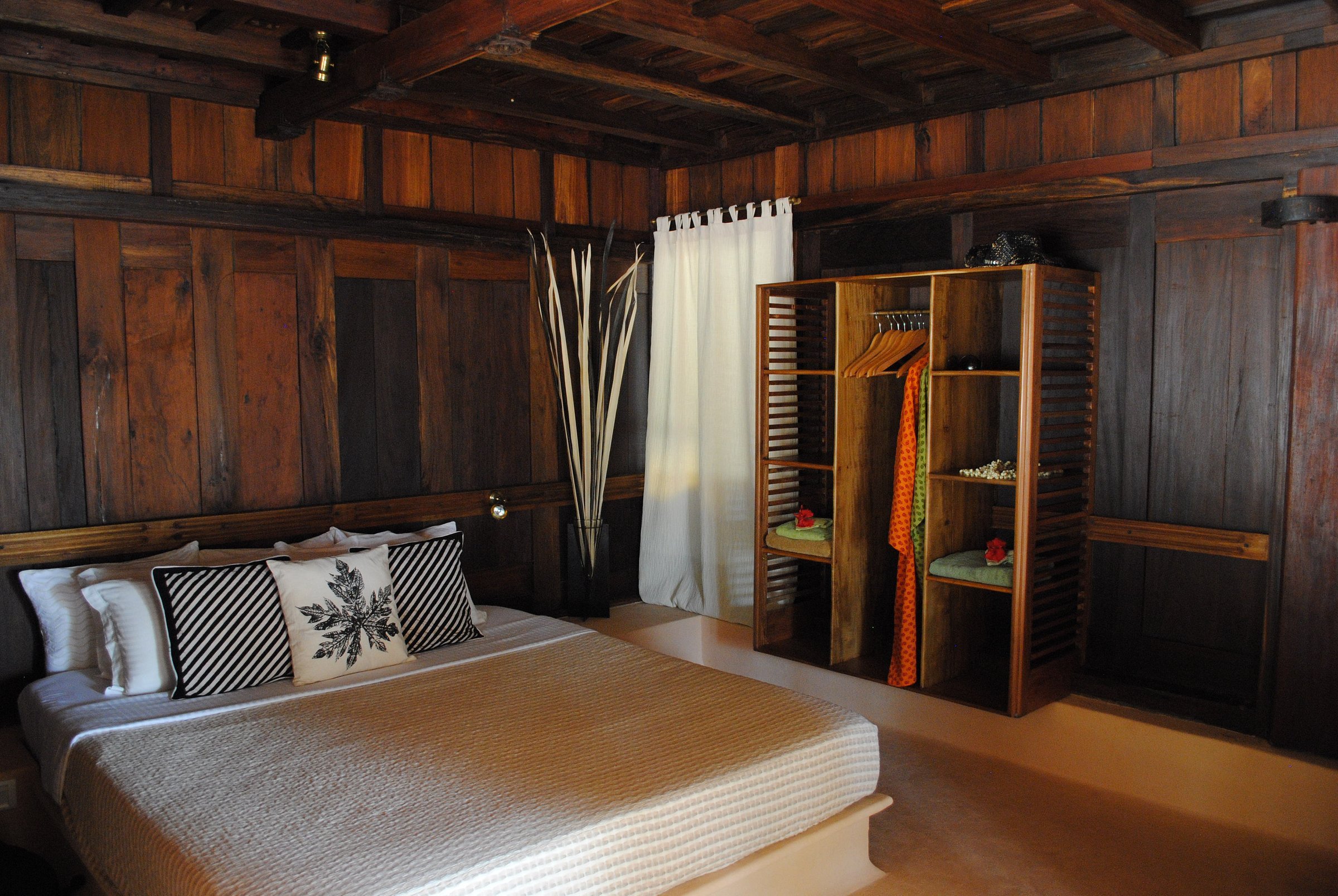 heritage-bedroom-with.jpg
