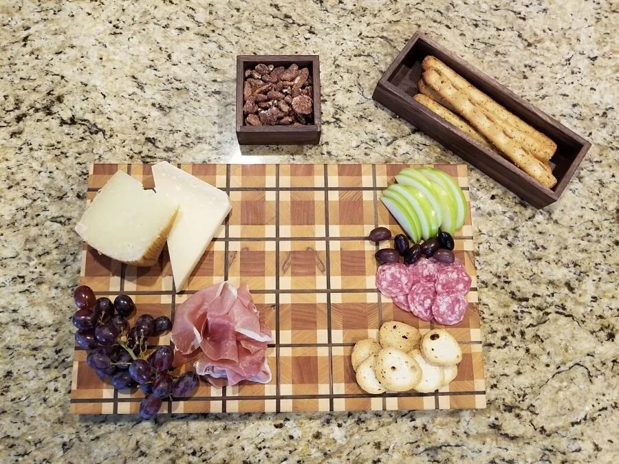 Plaid Cutting Board Set Icon.jpg