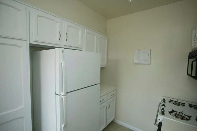 AWKWARD CRAMPED KITCHEN