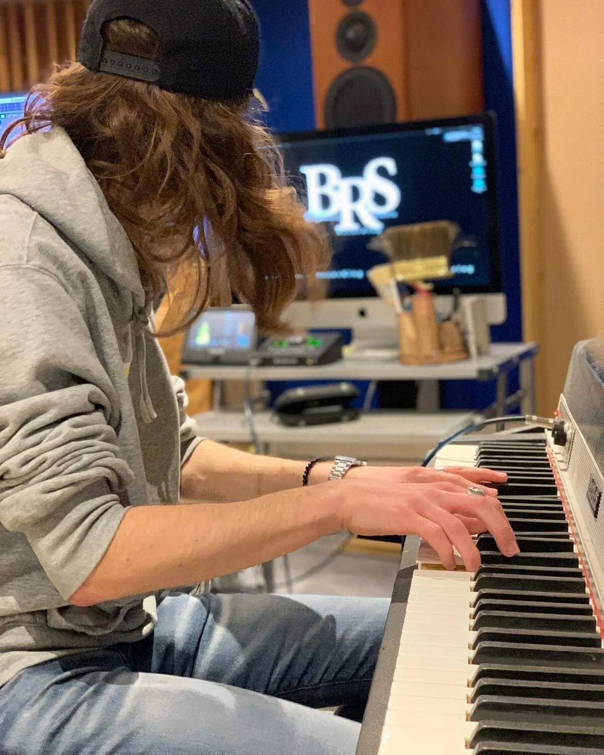 We hope everyone is keeping safe and well as we ease out of the lockdown!

We've been lucky enough to kick it off having @fwd.cmd down in the studio working more with us on their track which means our Rhodes is getting some love! 

We're taking booki