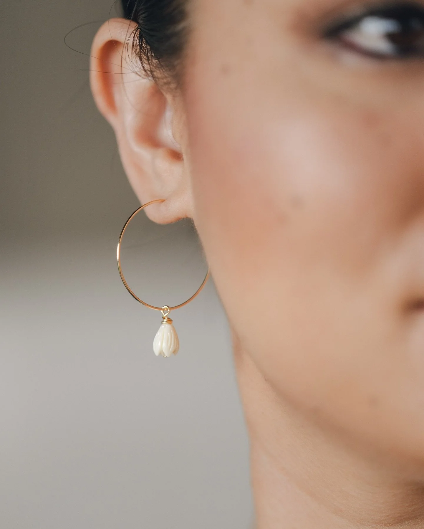 Minimal gold, maximum grace✨
Our handcrafted hoop with a delicate resin pikake drop &mdash; where elegance meets everyday.🤍