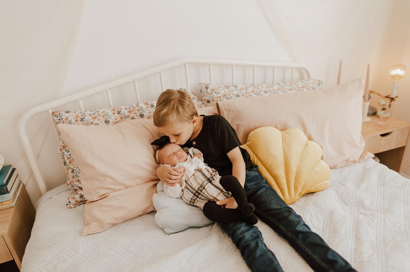 Bringing this adorableeee family of 4 to your feed this Easter Sunday &mdash; 💛✨🌸🐰

#happyeaster from the Cooks!