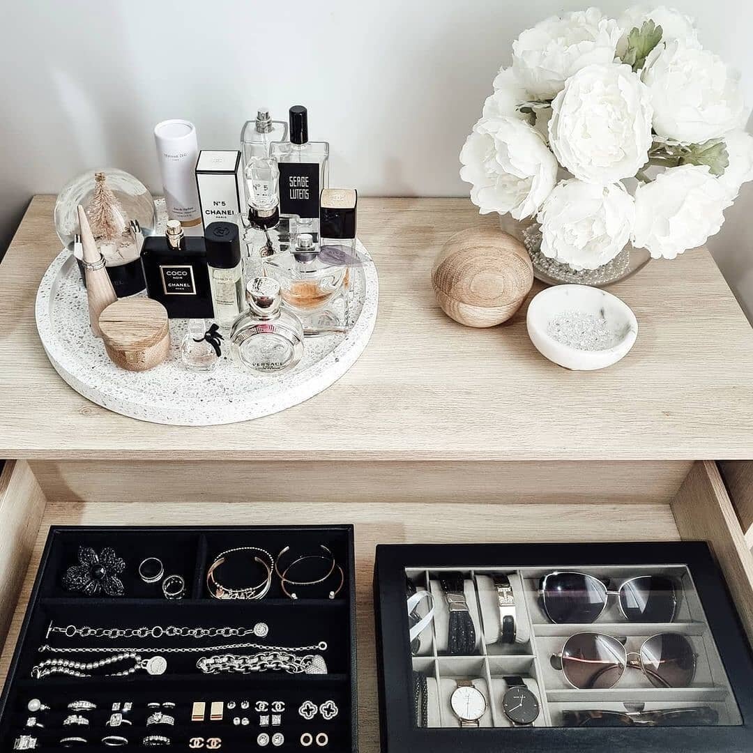 FEATURE POST - @stilettos_and_bricks is giving us life with this accessory station! Showcase your favorite pieces and always feel polished with the perfect finishing touches. Nothing more, nothing less. Just gorgeous!