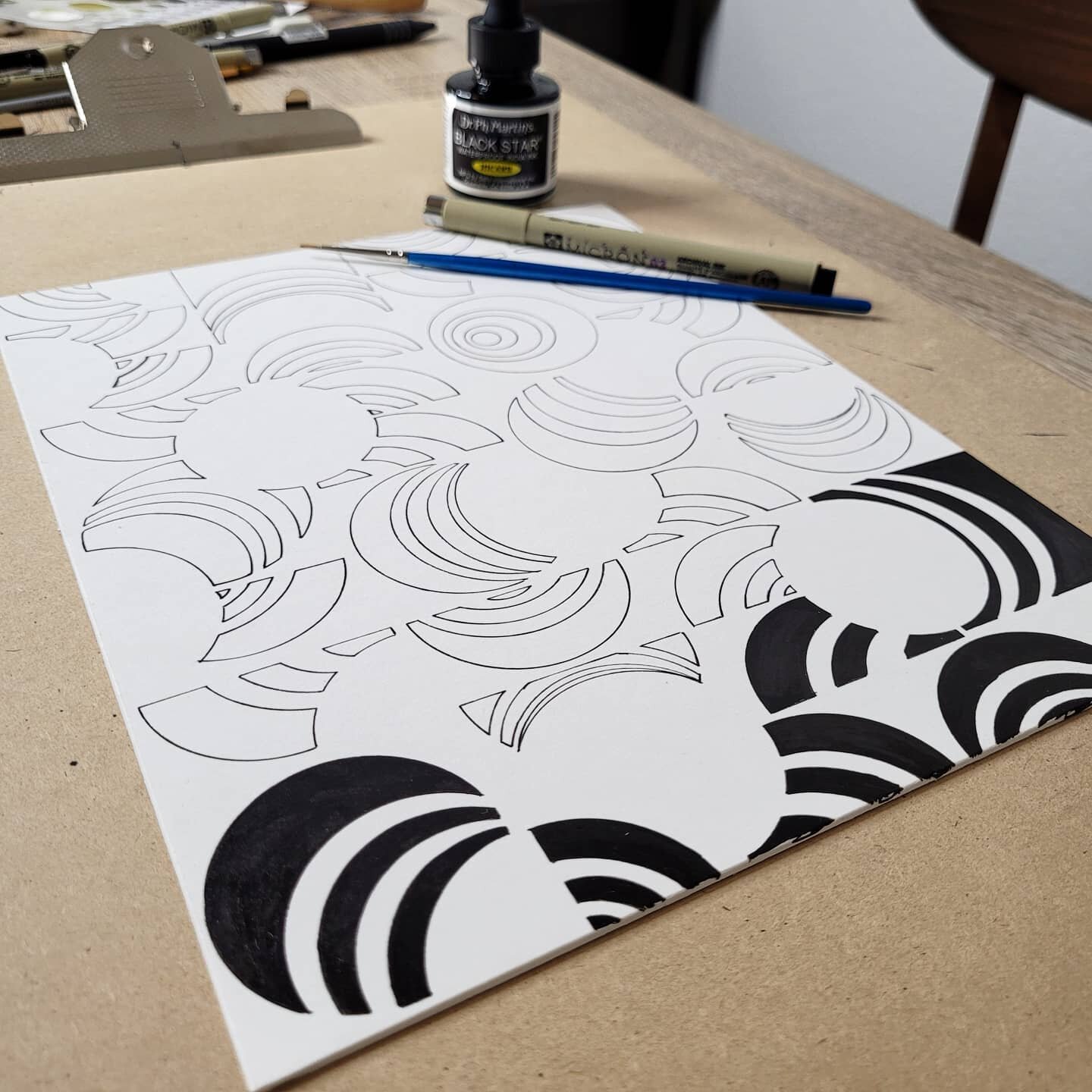 So now you know what I'm going to do today 😉🖌🌑⚪ What are your plans?
.
.
.
.
.
#wip #workinprocess #wipart #patternart #patternmaking #patternartist #austinartist #texasartist #atxartist #atxart #texasart #penandink #inkdrawing #geometricart #geom