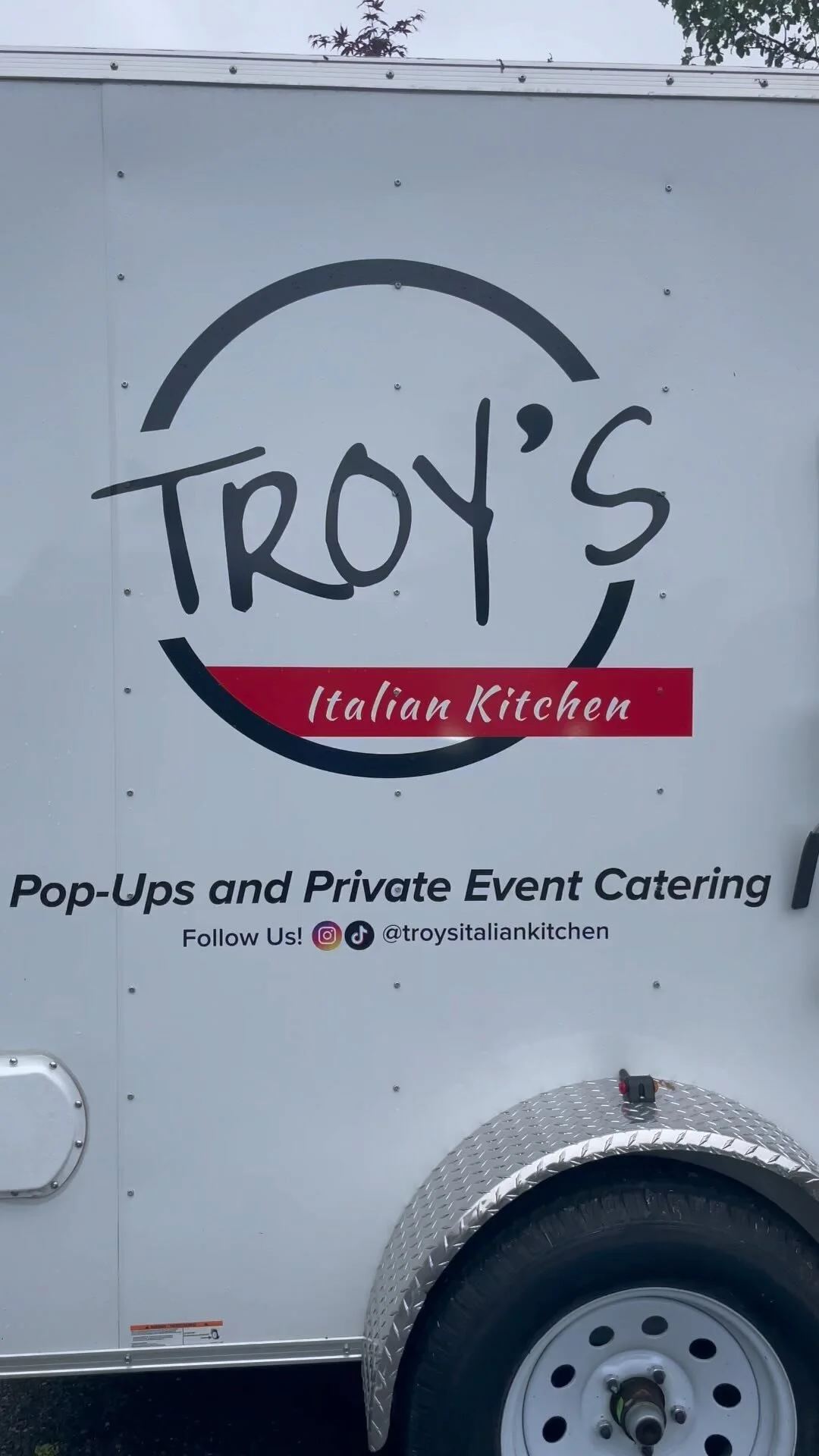 Troys Italian Kitchen BEST pizza in DC metro area