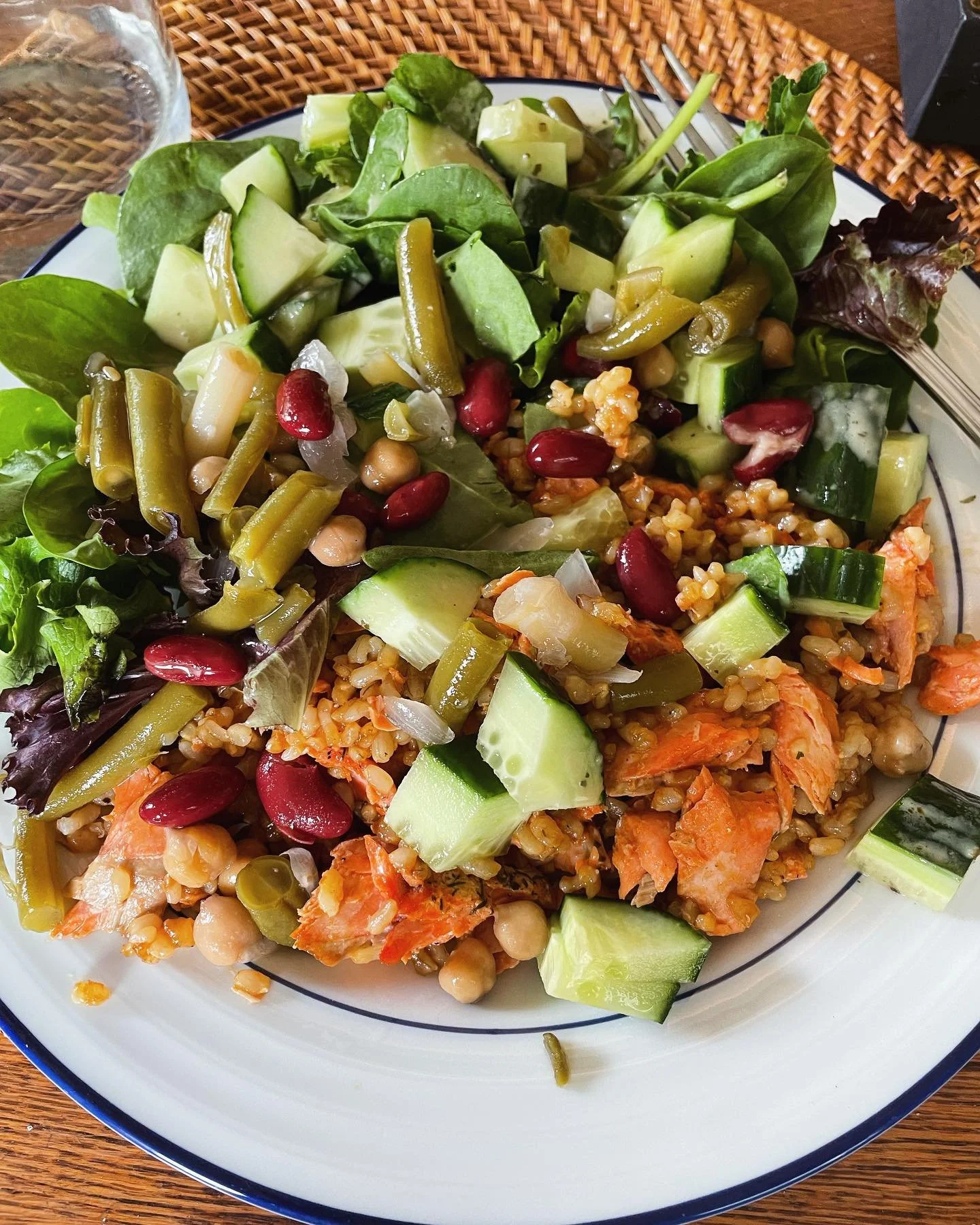 Brain boost- omegas 3 fatty acids in the salmon 😘Microbiome support- Look at all of that FIBER ✨💪