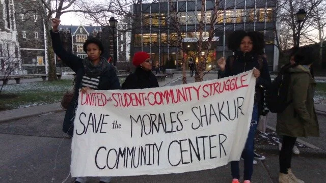 Students Crash President's Lisa's Holiday Party In The Great Hall