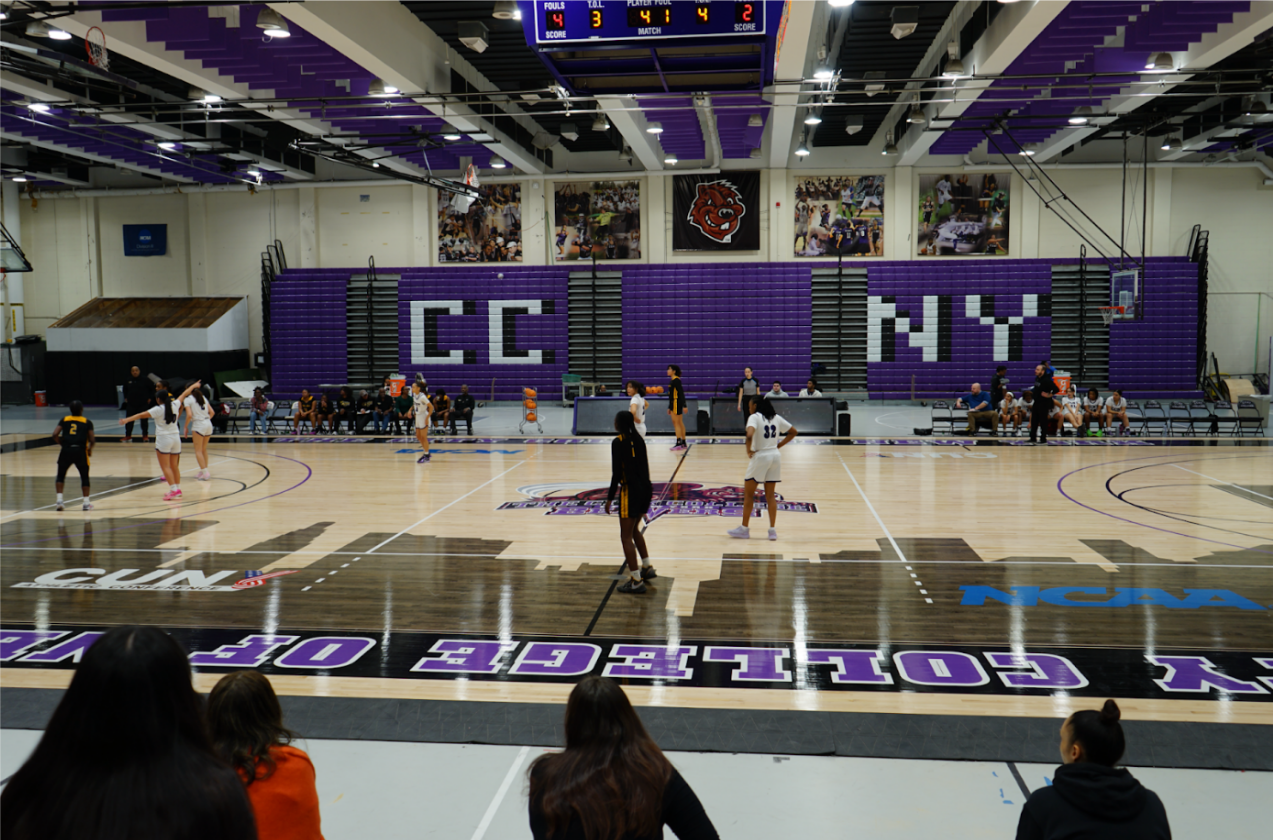 &nbsp;At a City College Basketball Game, Teamwork and Cheer on Display