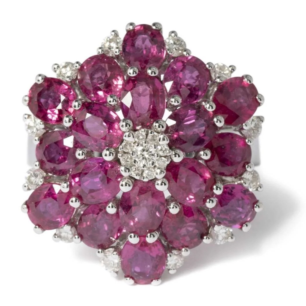 Very large Italian 18k white gold ring mounted with diamonds and more than 9.00 carats in rubies.