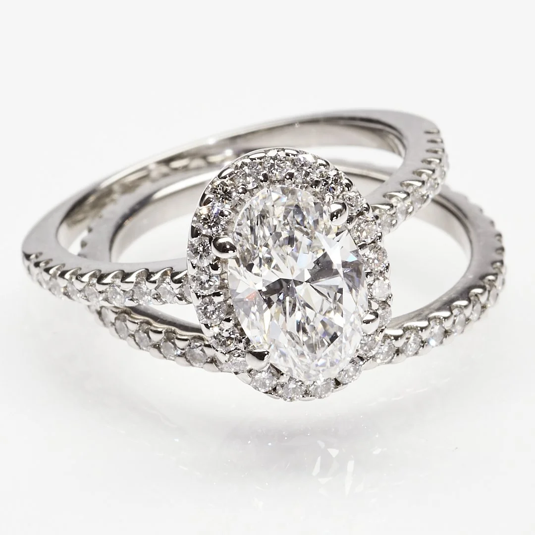 A modern bridal set in 14-karat white gold. The very fine center diamond weighs 1.42 carats and has E color and VVS2 clarity (as per GIA report).