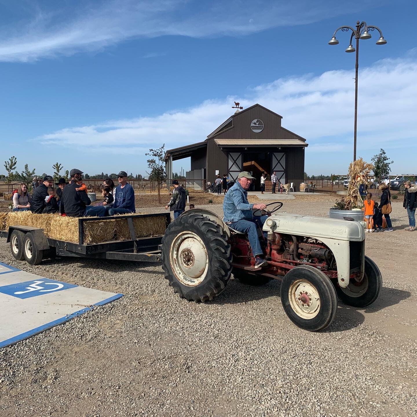 SOLD OUT 🎃 Happy Fall! We added an additional 2-4pm pumpkin patch slot on Saturdays. Tickets are available at our website which is linked in profile: sweetthsitlefarms.com

$10 vehicle pass meaning per car not person 

The farm will have photo areas