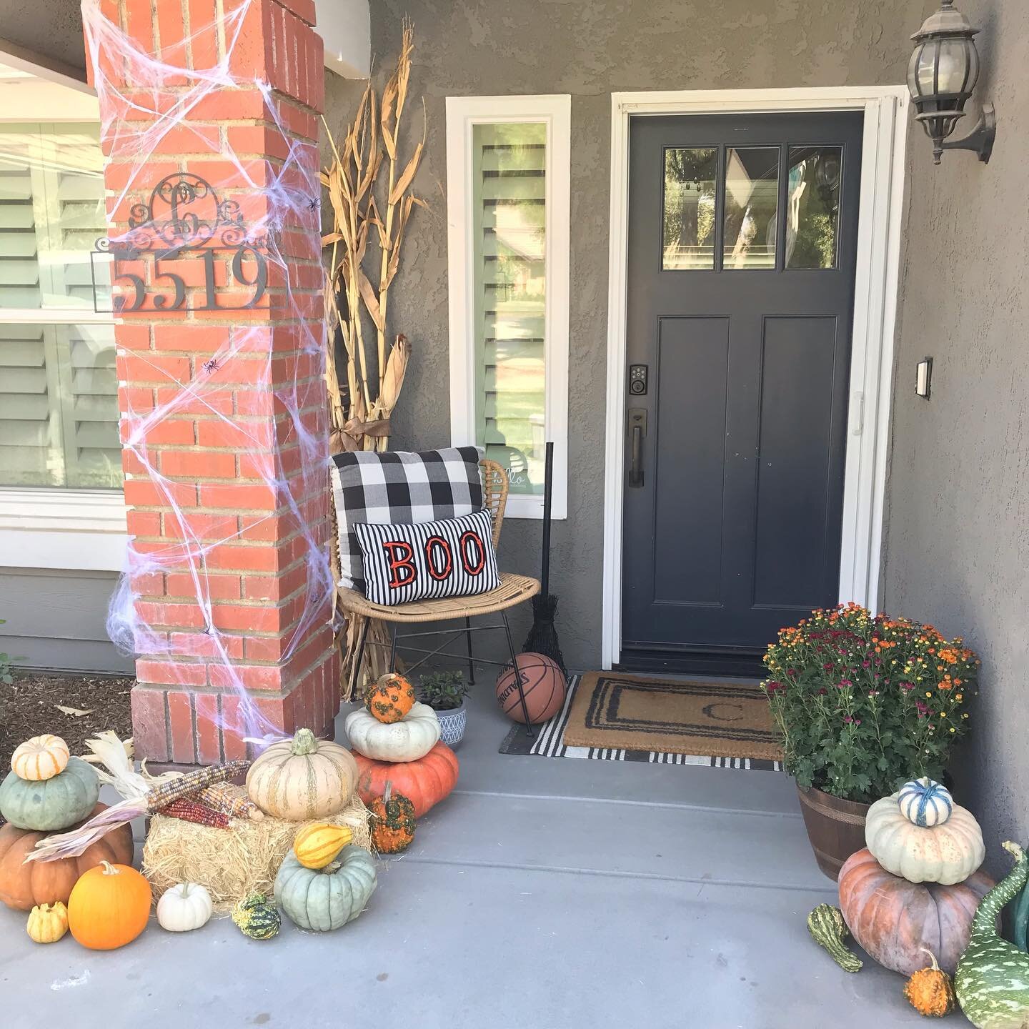 Sweet Thistle Farms porch decorating is in full force this week. We have a few spots left on our calendar. Check out our website. Decorating starts at $125 we bring the farm to you with some fall favorites; corn stocks, mums and wreaths. #fall #porch