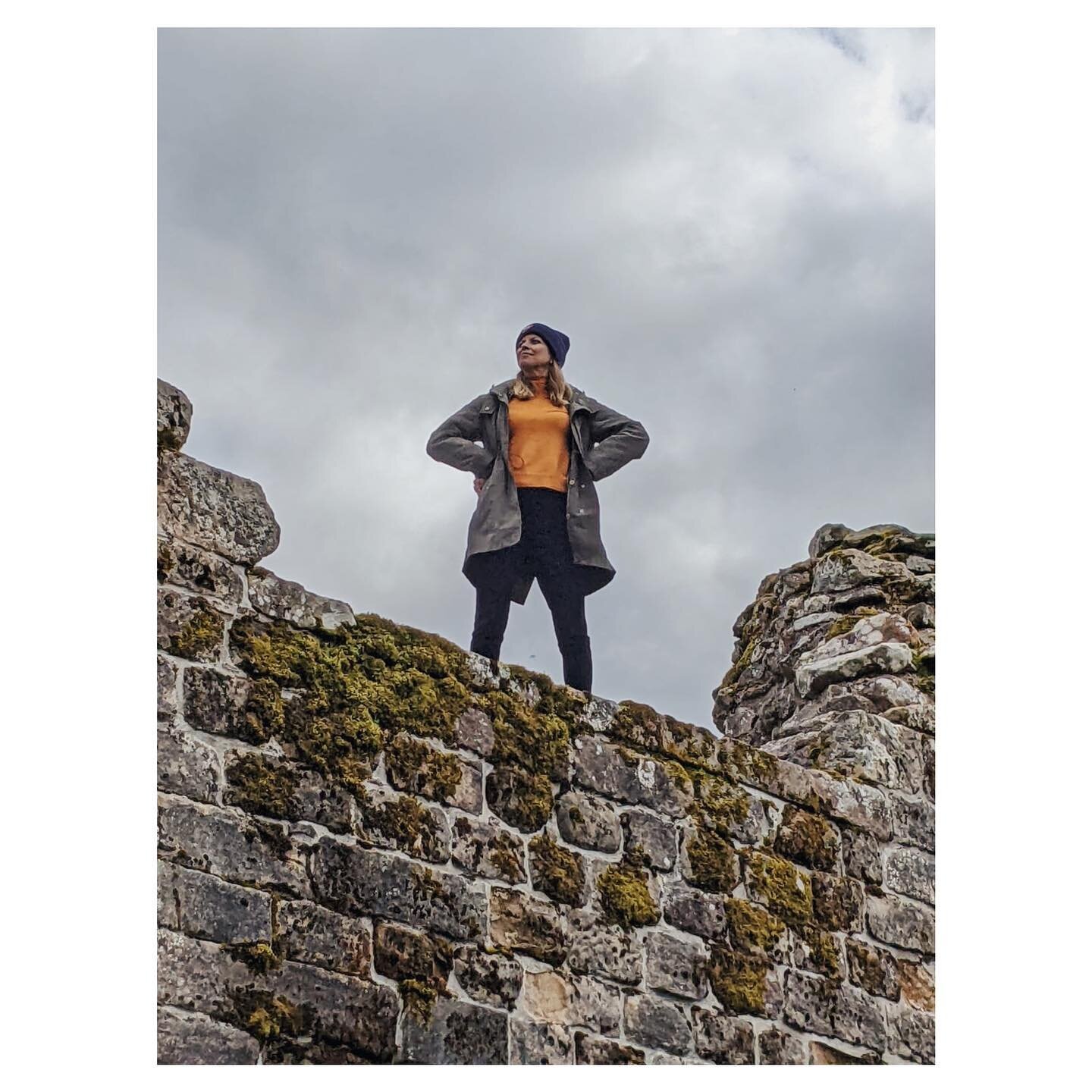i looked at my kingdom, i was finally there (800 years later)👑 pc: @delanemorrisonwallace 
.
.
.
.
.
#castle #scotland #kildrummy #travelgram #highlands