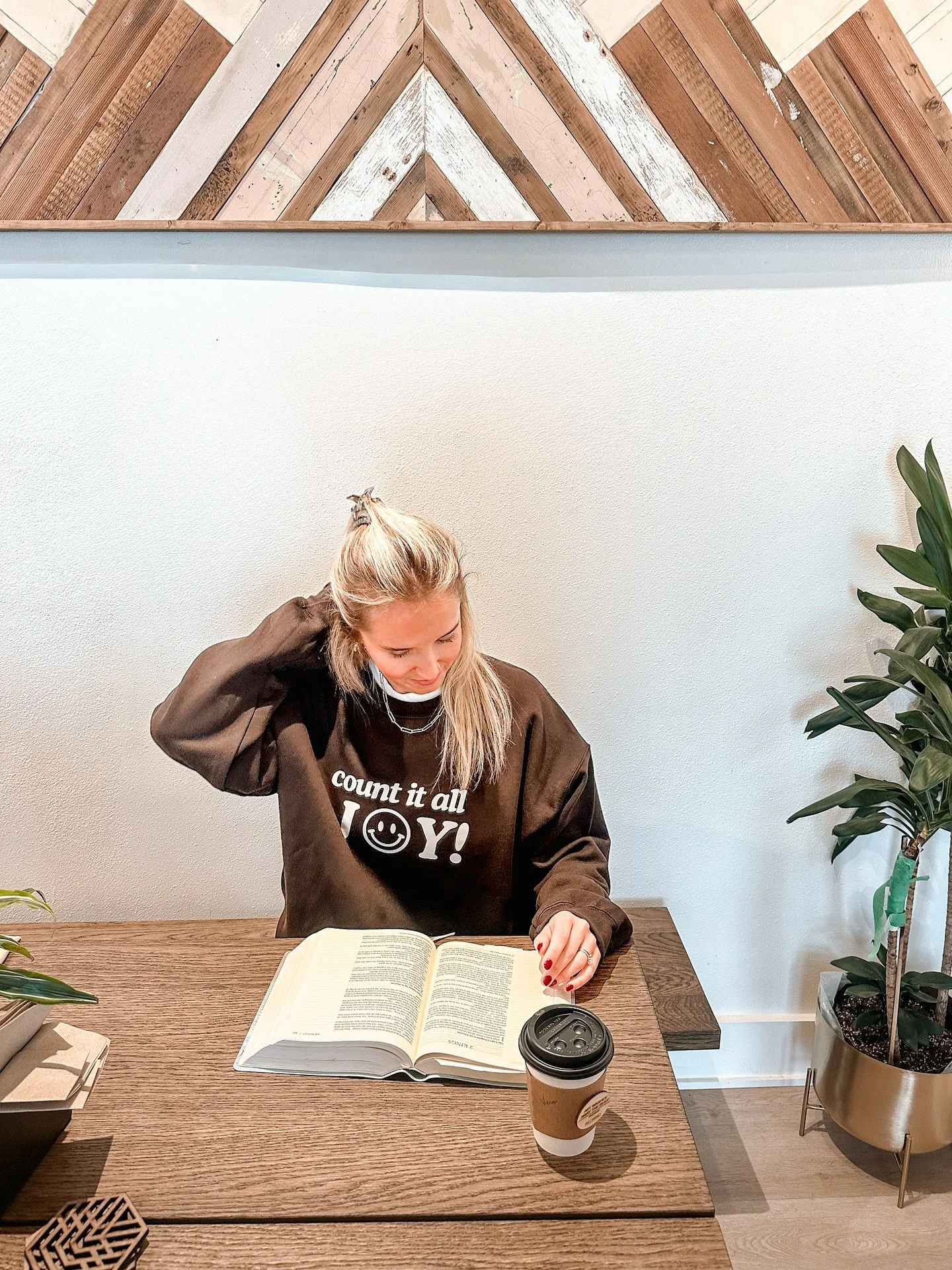 Coffee. Jesus. Joy that doesn’t run out.
Reading through John 4 today and it hit different. π«Άπ»
#CountItAllJoy #FaithInAction #DailyJoy #FaithAndCoffee #ChristianLiving #RootedInChrist #JesusAndCoffee
#CoffeeAndJesus #CoffeeTime #MorningRhyth