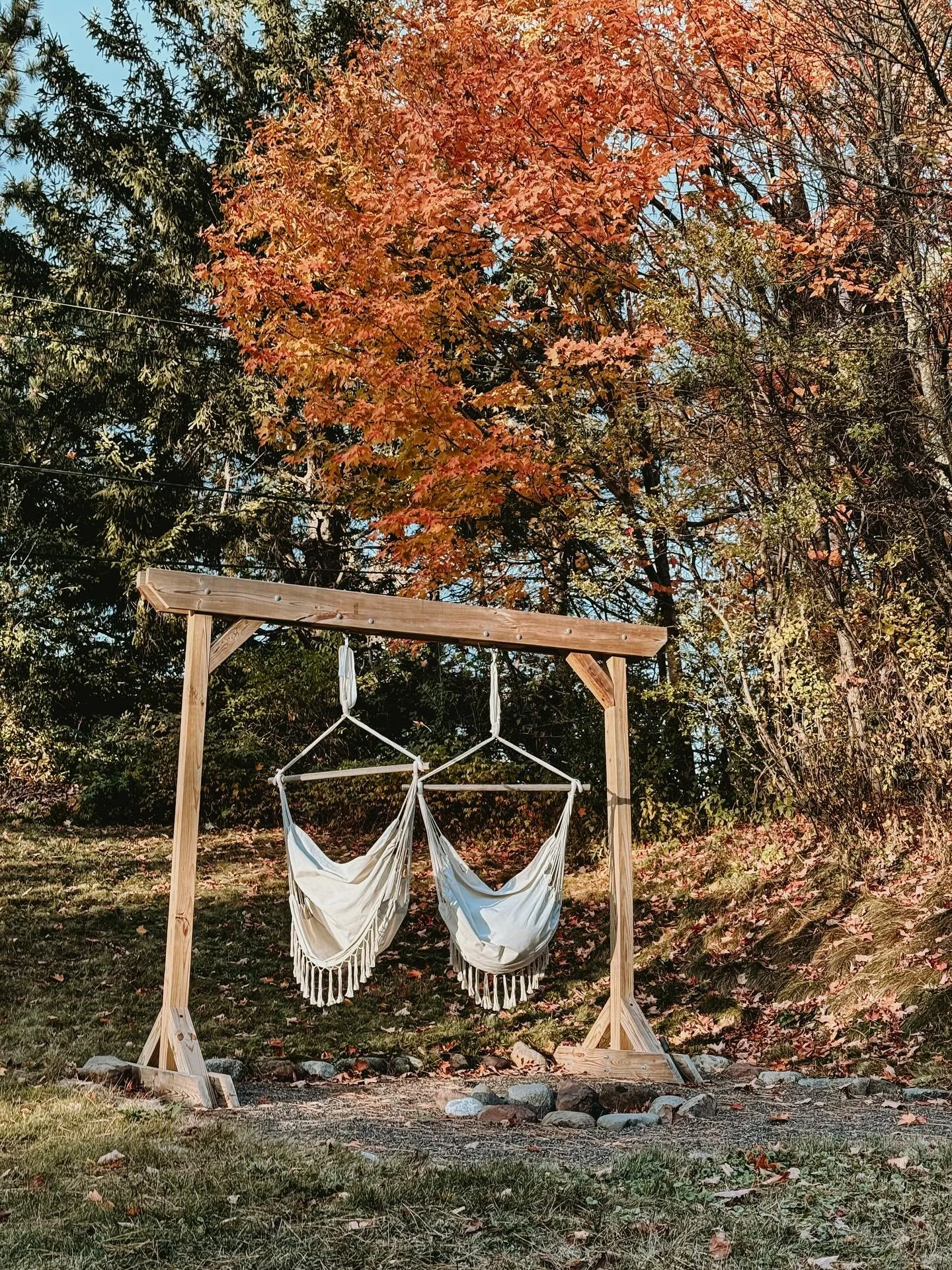 New blog post! 
Jenni joins us on the website today with a breakdown of the song “For the King” by @allison_eide. Allison is known for her vulnerable and real lyrics as she shares about her faith, doubts, and God’s strength. Songs a