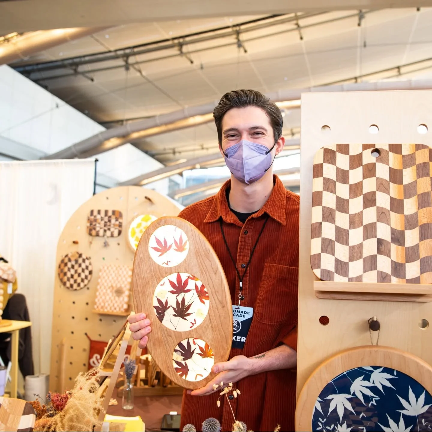 Getting more and more into work with lighting components - light boxes/lanterns/whatever you want to call them. I'm excited to keep experimenting and share more soon! What pressed leaves/flowers, textiles, prints, etc. do you think would make a beaut