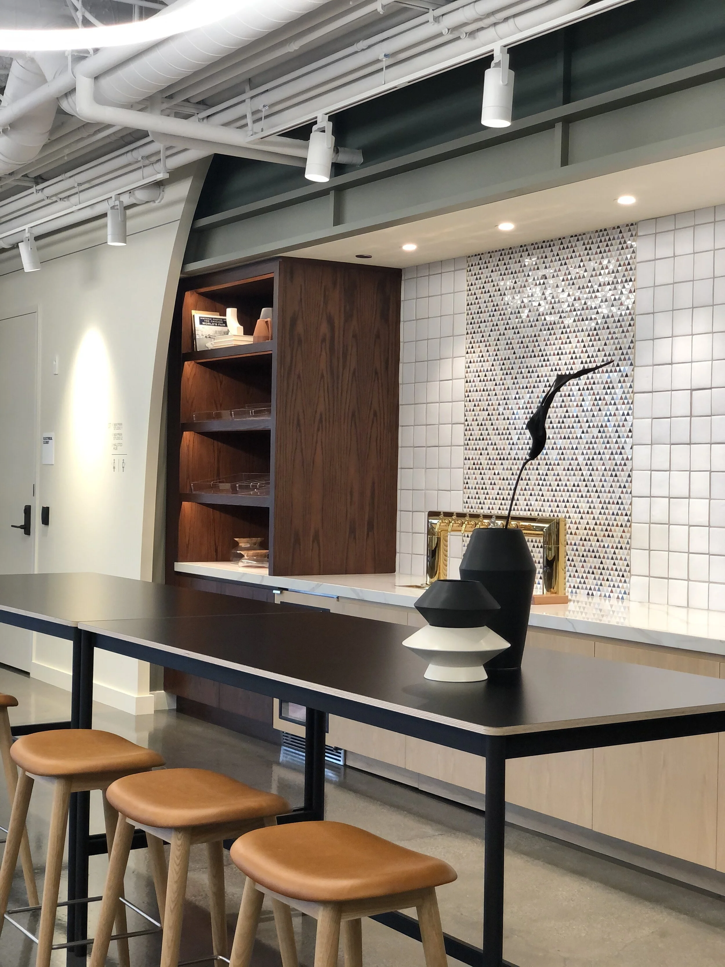 Designed by Corinne Vassallo and team at Convene for a Convene property in Chicago. @corinnevictoriadesign. Photo and styling by Filipe Bastos.