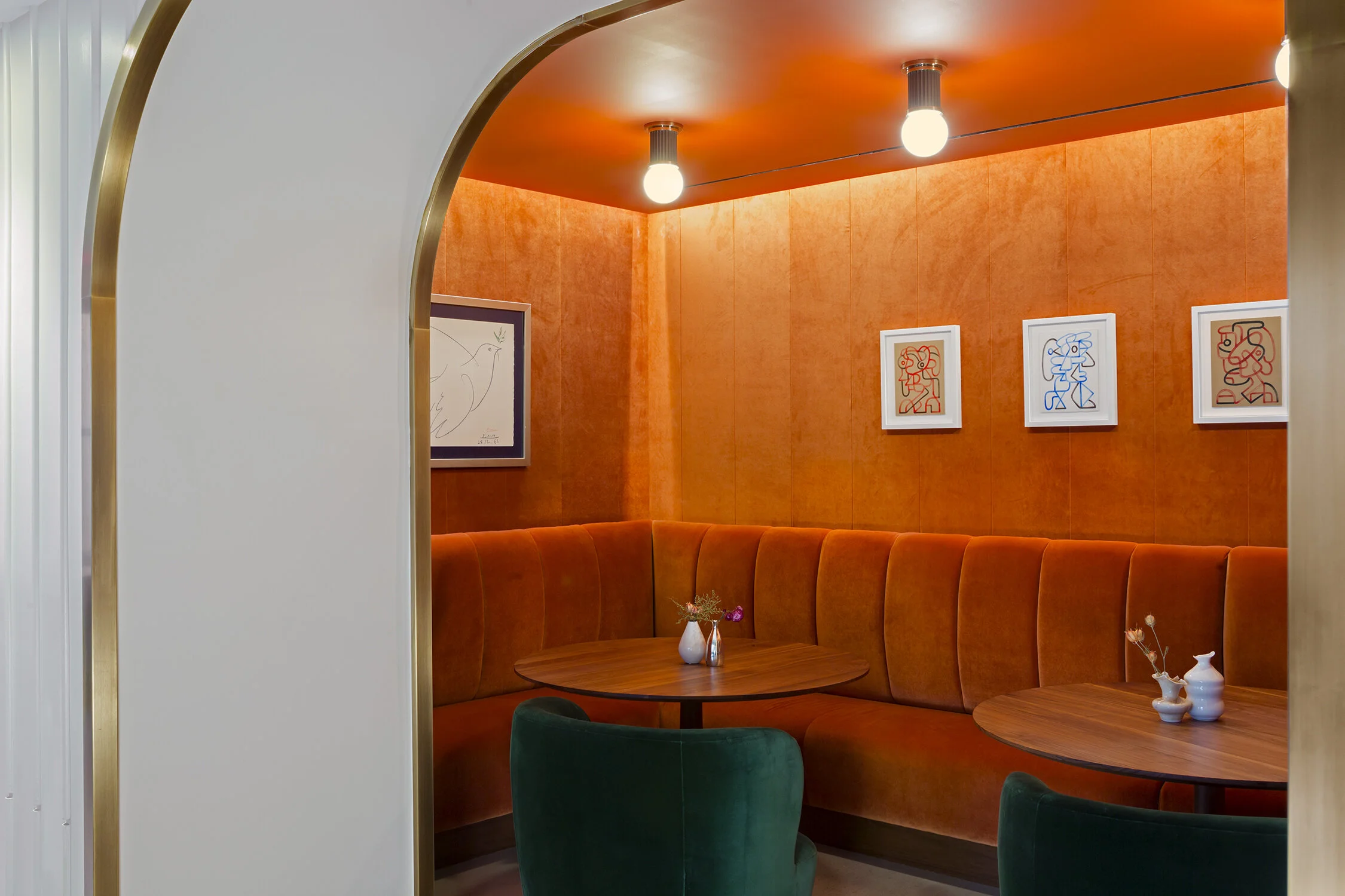 Designed by Corinne Vassallo and team at Convene for a Convene property in New York City. @corinnevictoriadesign. Photo by Bilyana Dimitrova.