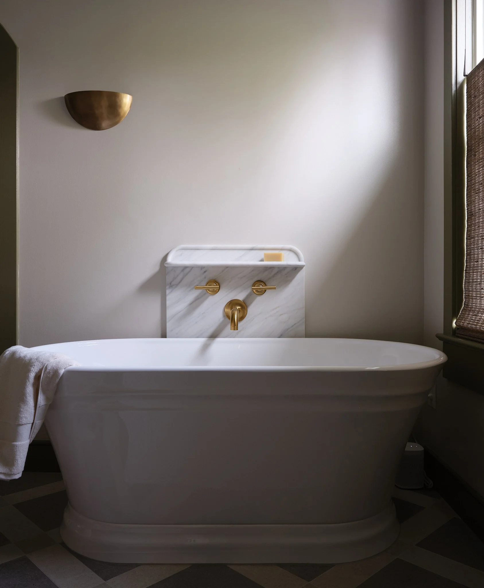 Corinne Victoria Crest Street3637.jpg