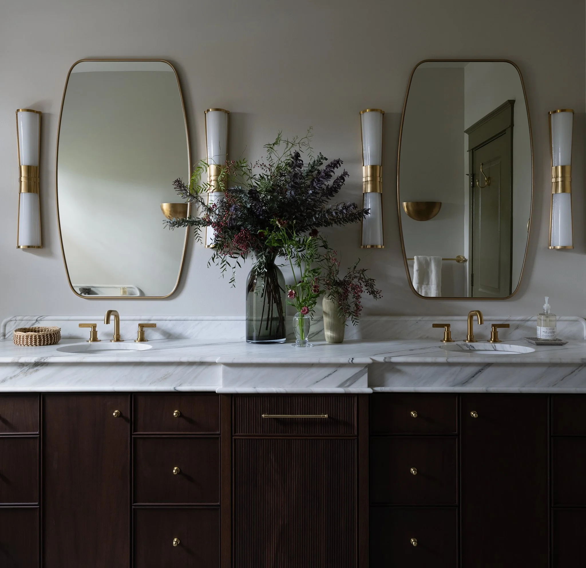 Corinne Victoria Crest Street3592 4.jpg