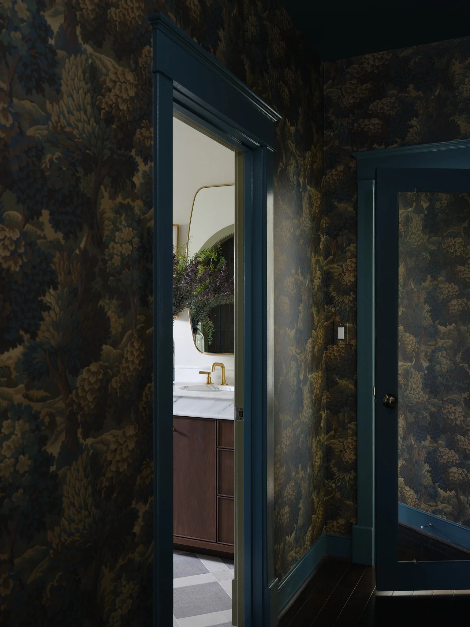 Corinne Victoria Crest Street3673.jpg