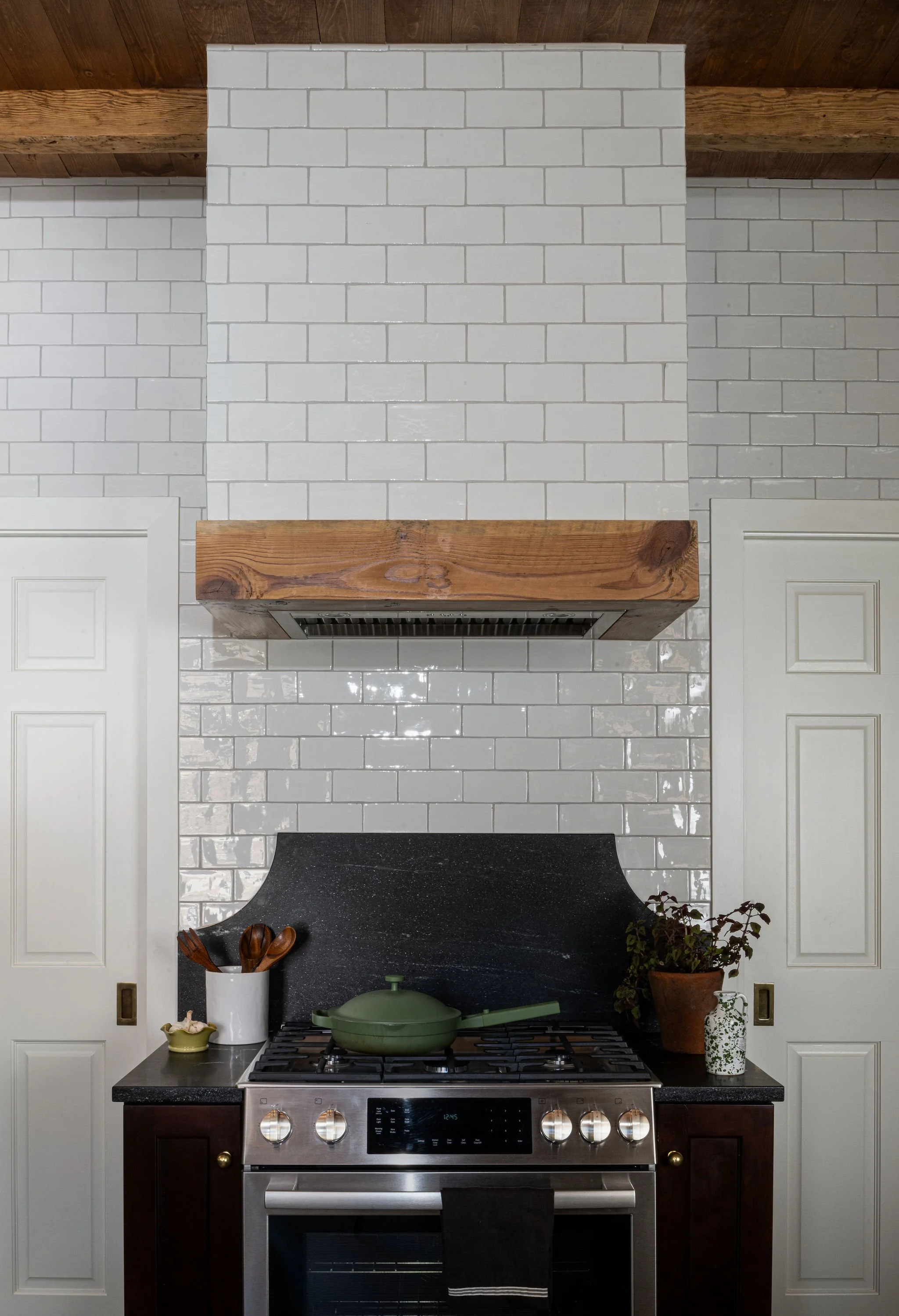LCO_PrinceStreet_KitchenHood_CorinneVictoriaDesign.jpg