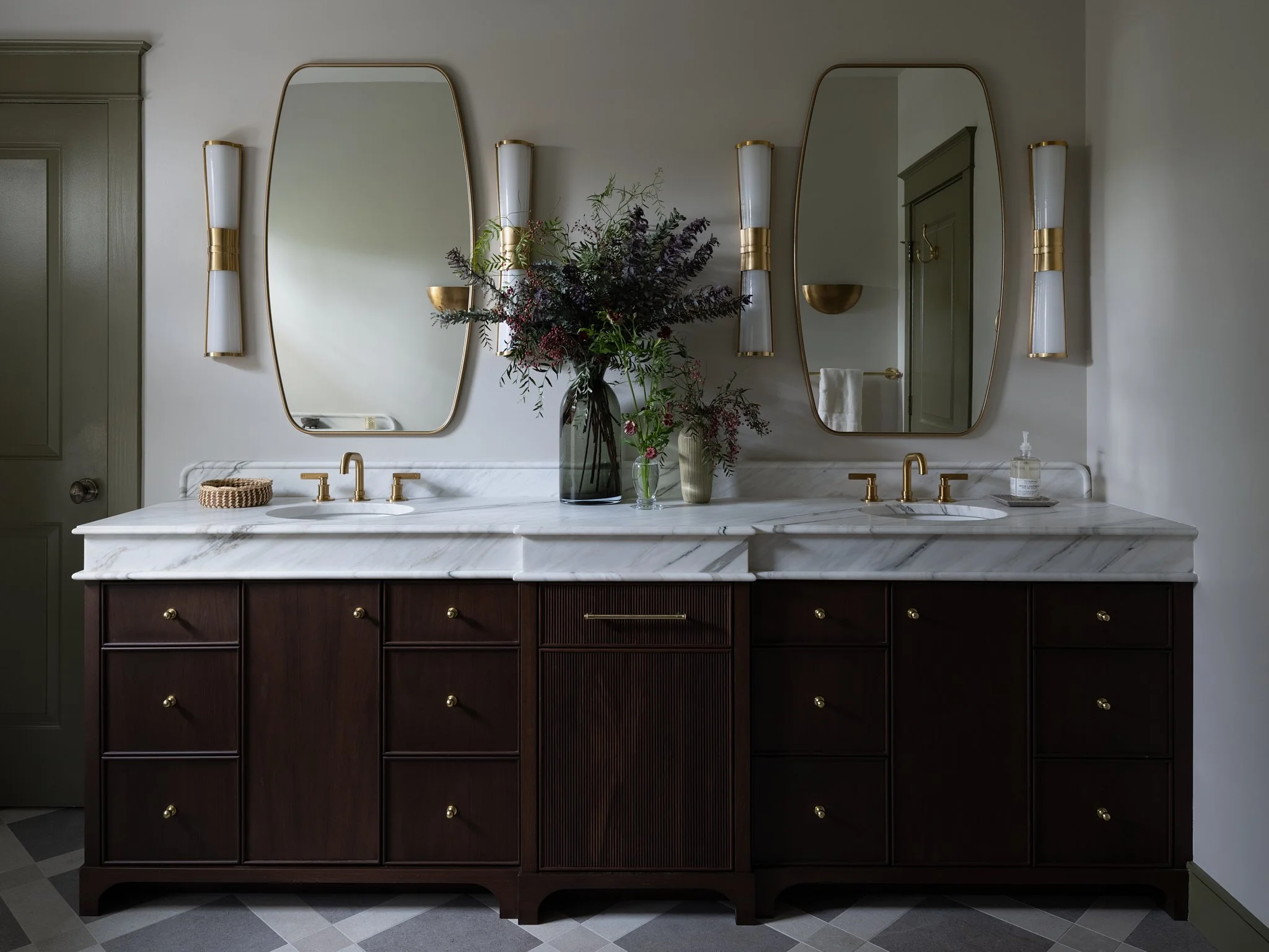 Corinne Victoria Crest Street3592.jpg