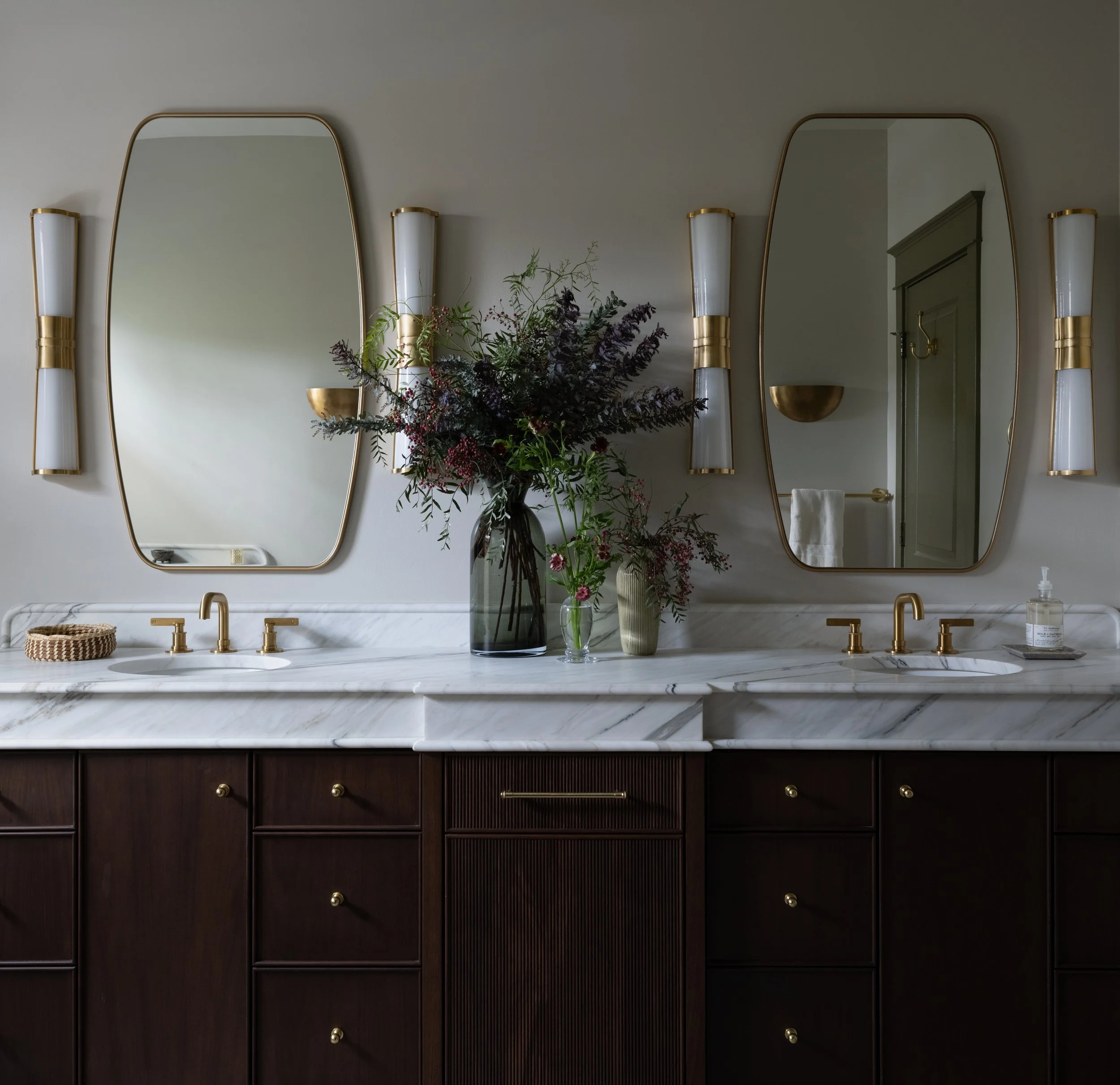 Corinne Victoria Crest Street3592 5.jpg