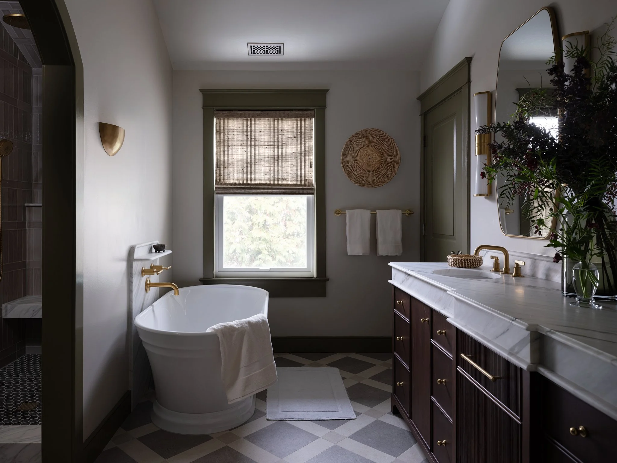 Corinne Victoria Crest Street3600.jpg