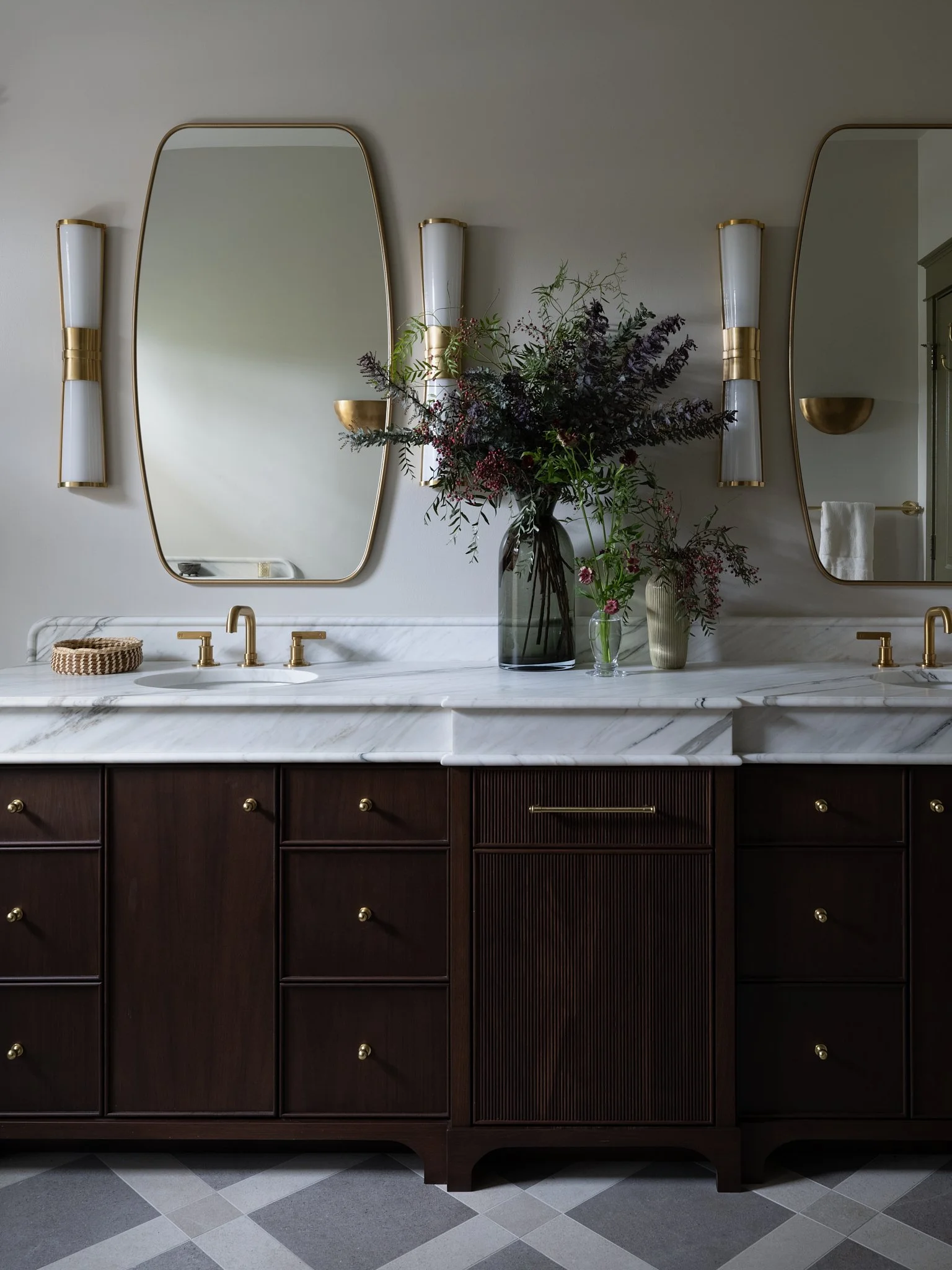 Corinne Victoria Crest Street3592 2.jpg