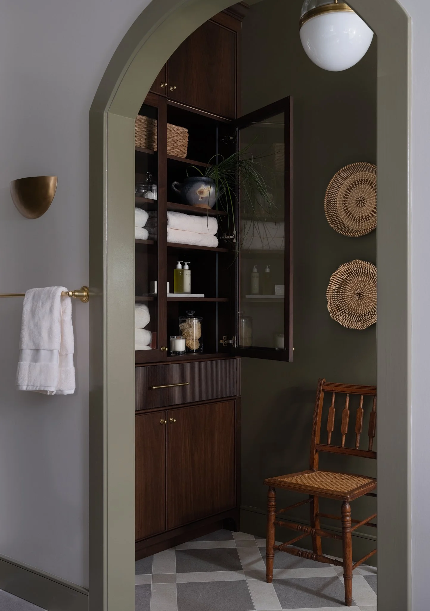 Corinne Victoria Crest Street3566.jpg